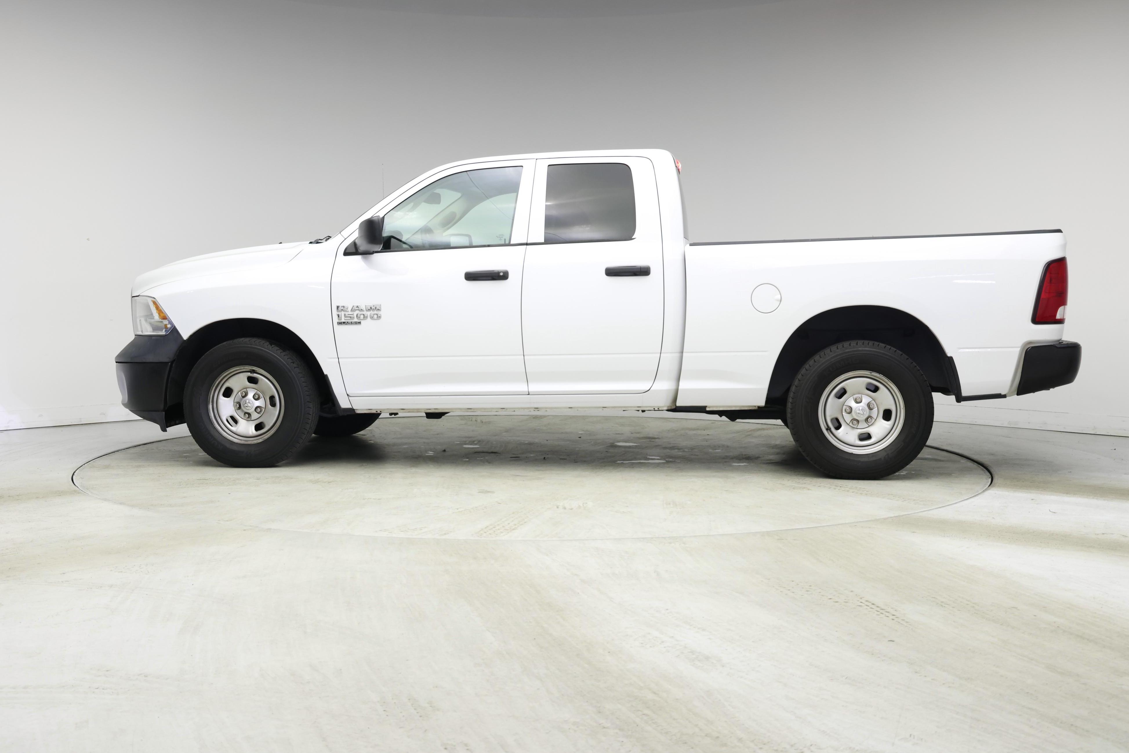 Thumbnail: 2019 RAM 1500 Classic - 3