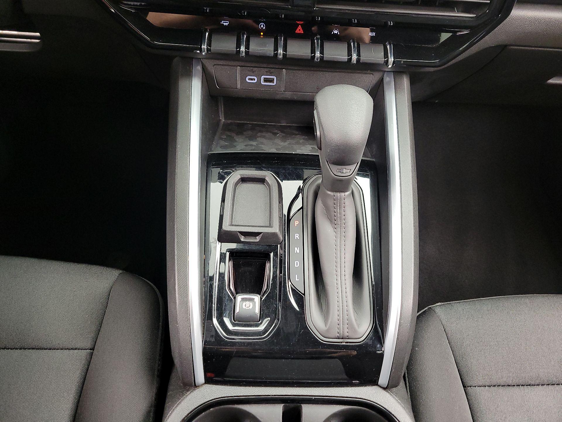 Thumbnail: 2023 Chevrolet Colorado - 17