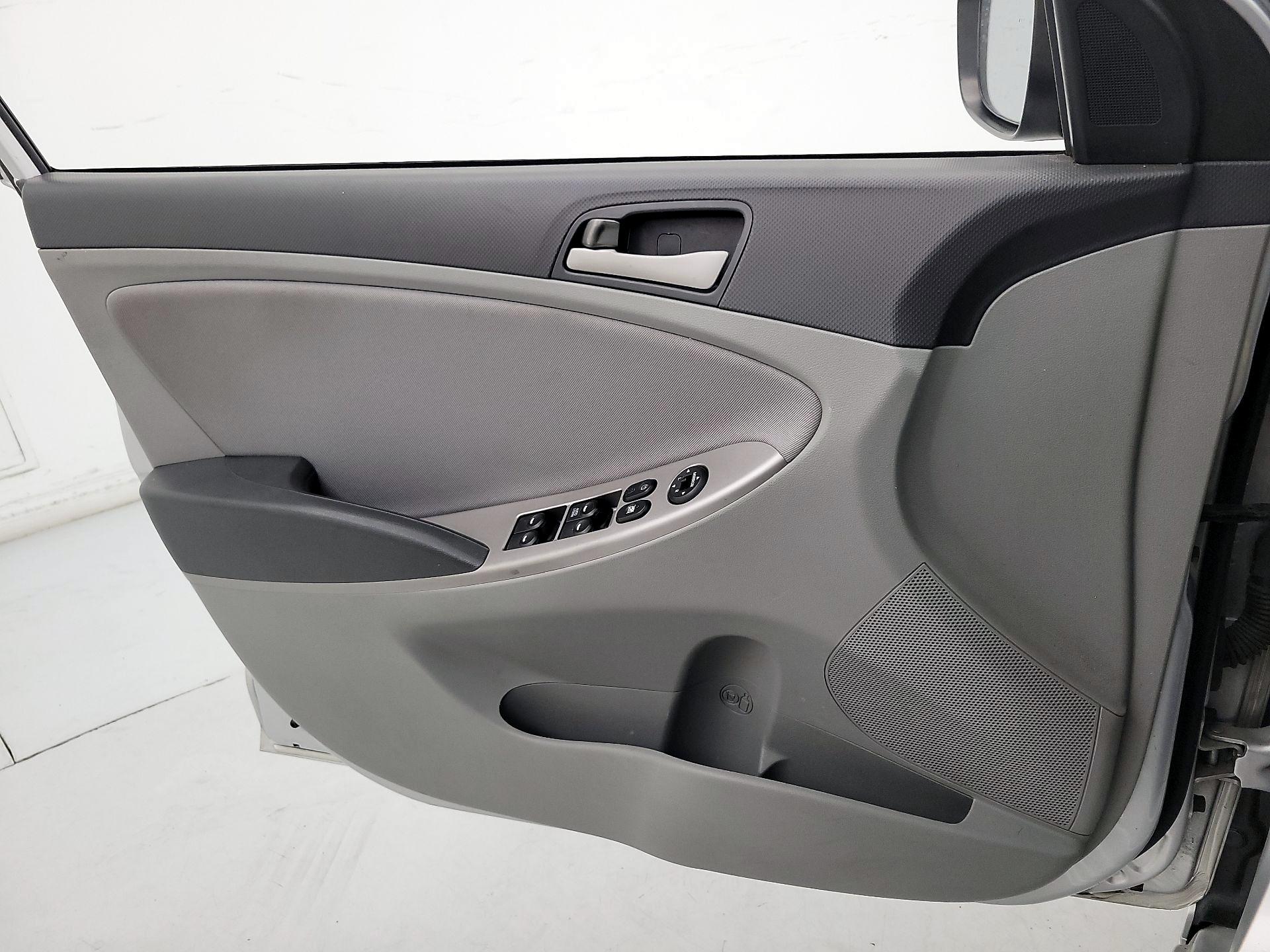 Thumbnail: 2017 Hyundai Accent - 13