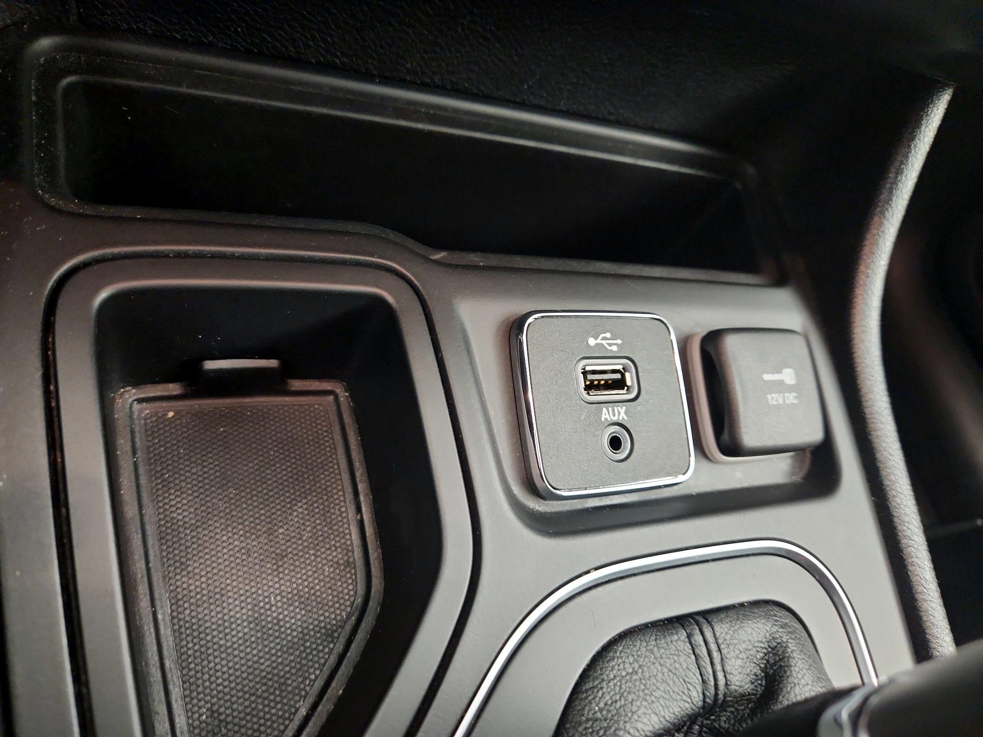 Thumbnail: 2019 Jeep Cherokee - 18