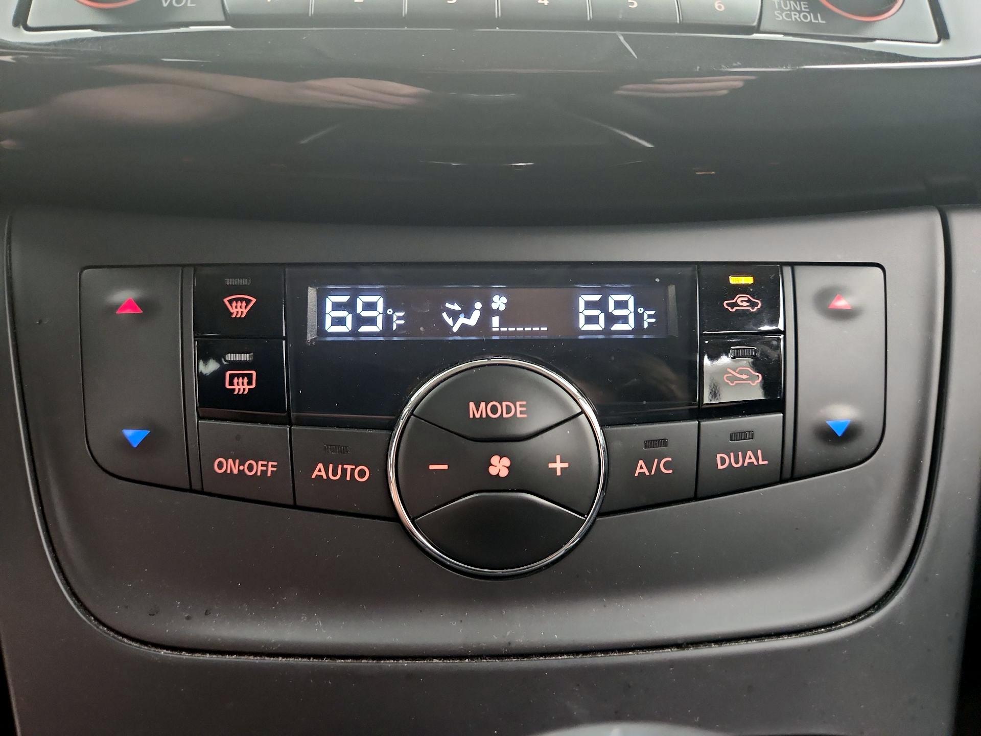 Thumbnail: 2018 Nissan Sentra - 16
