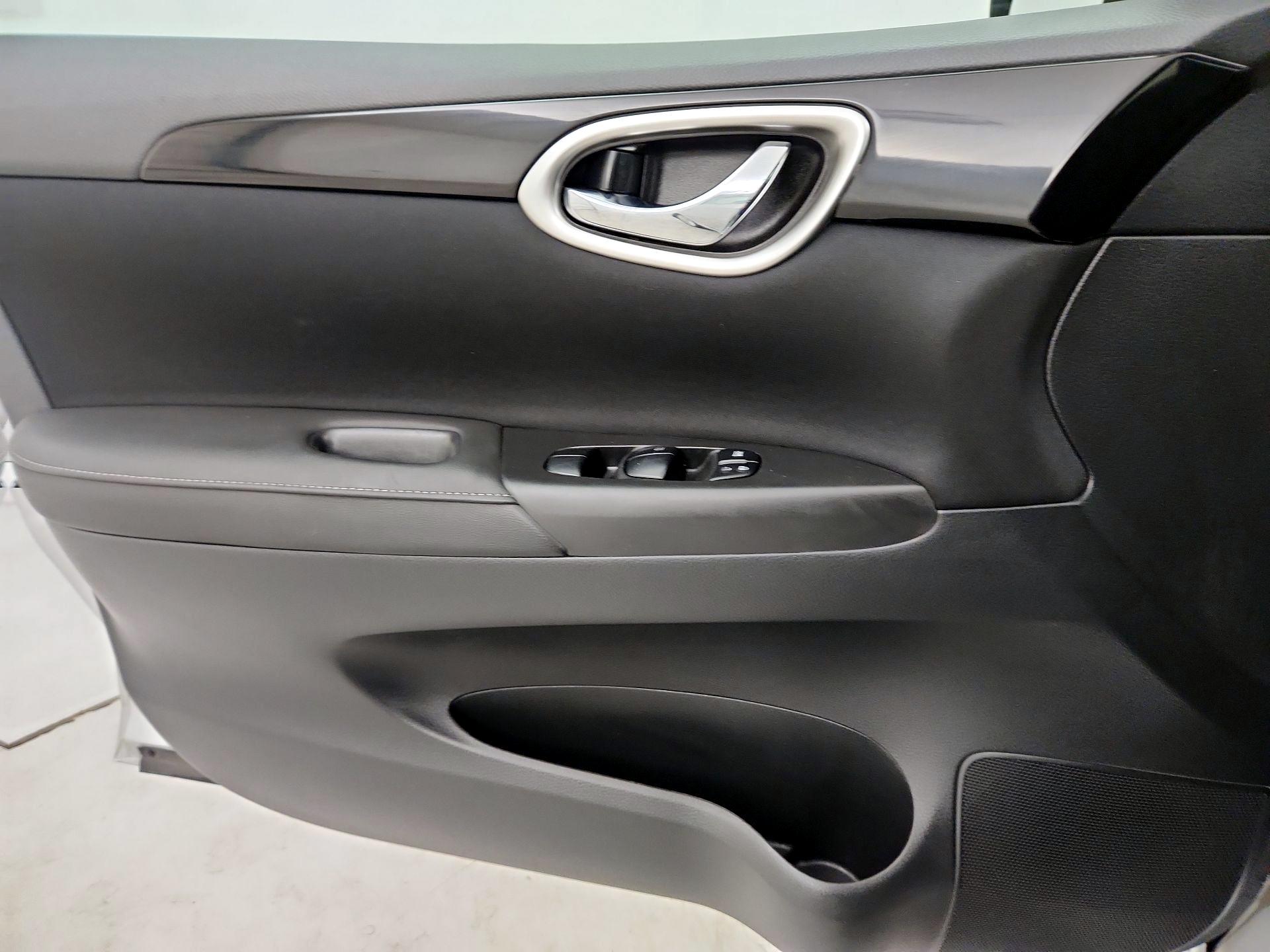 Thumbnail: 2019 Nissan Sentra - 12
