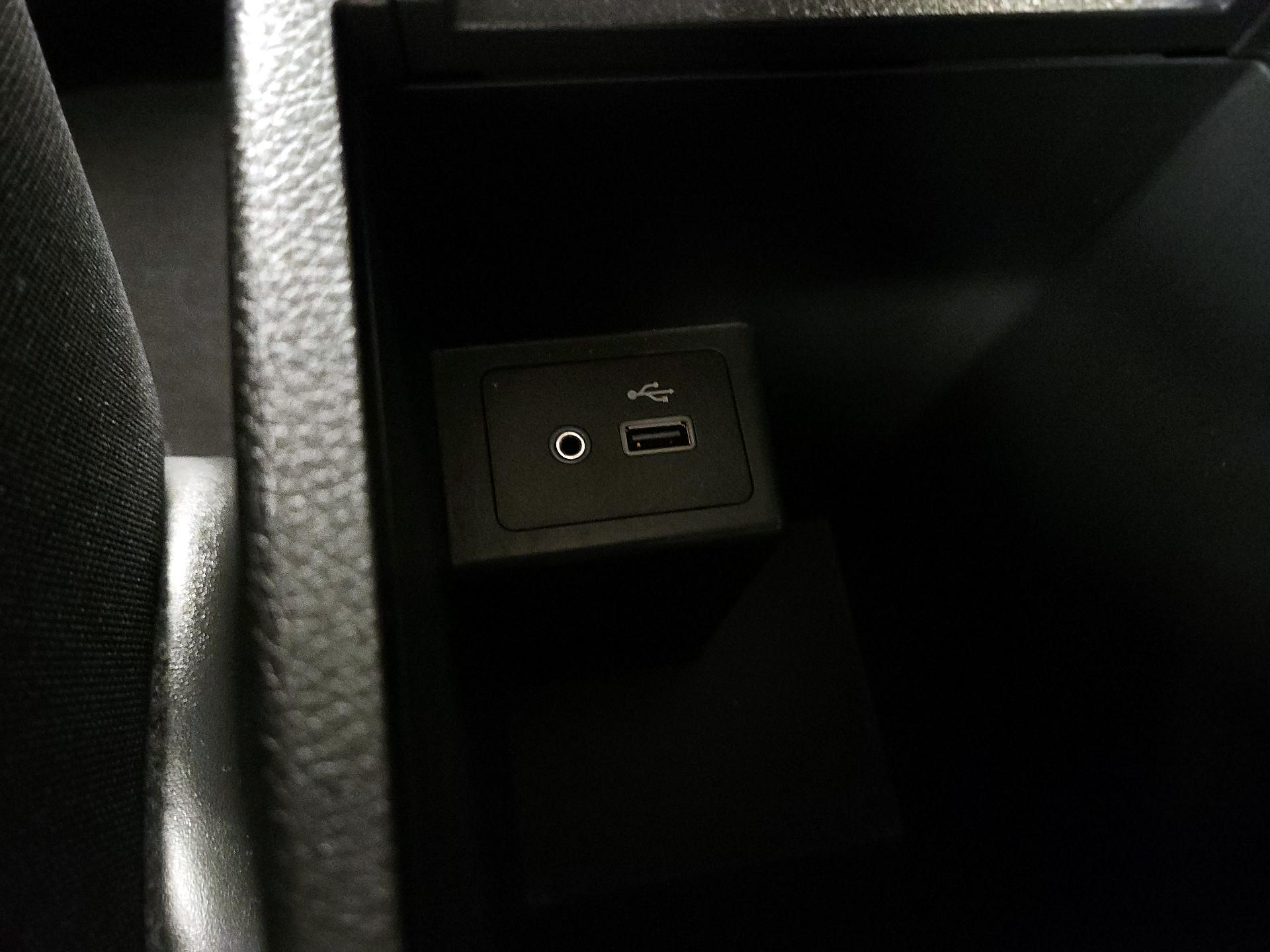 Thumbnail: 2019 Nissan Sentra - 18