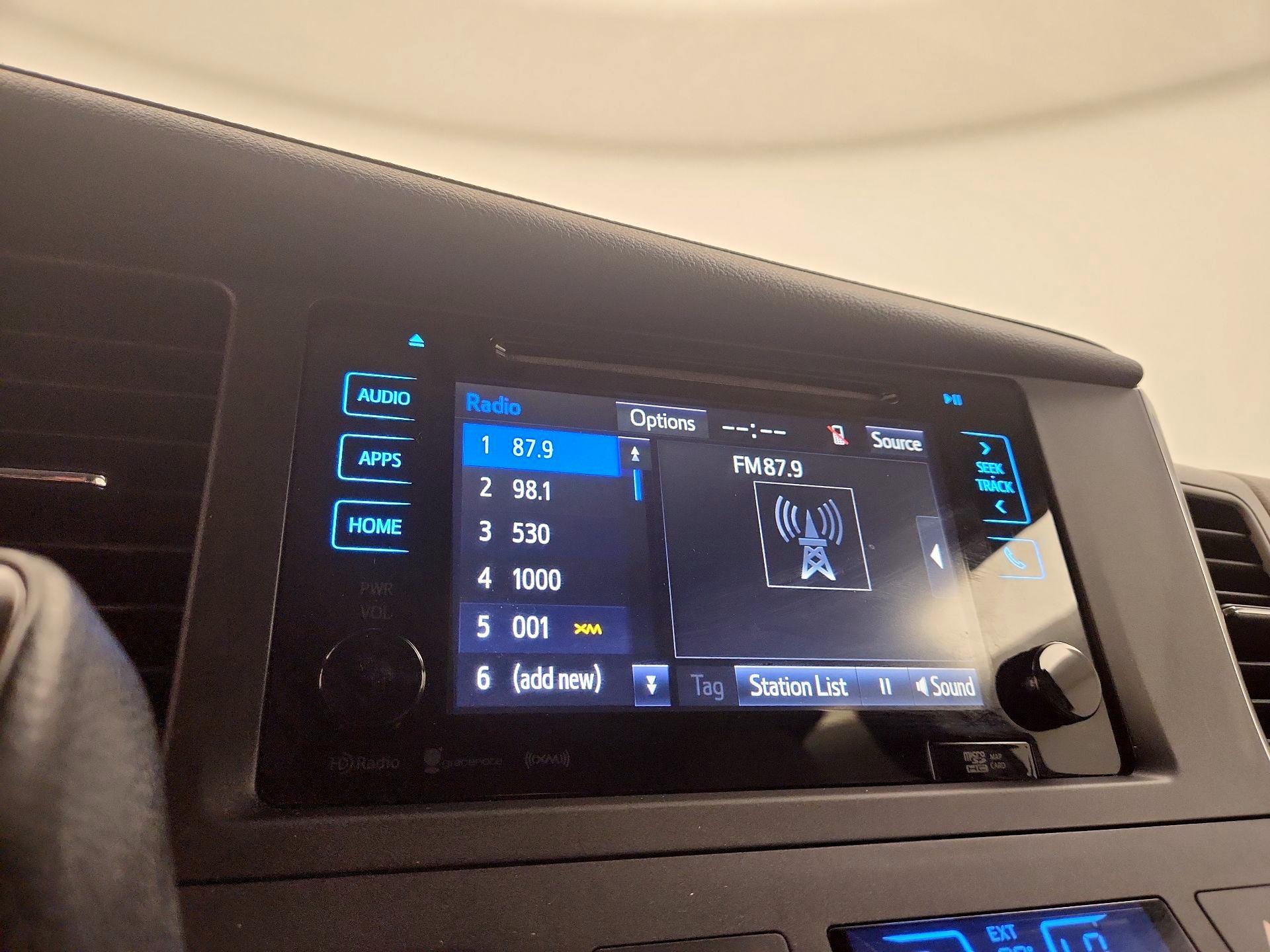 Thumbnail: 2017 Toyota Sienna - 15