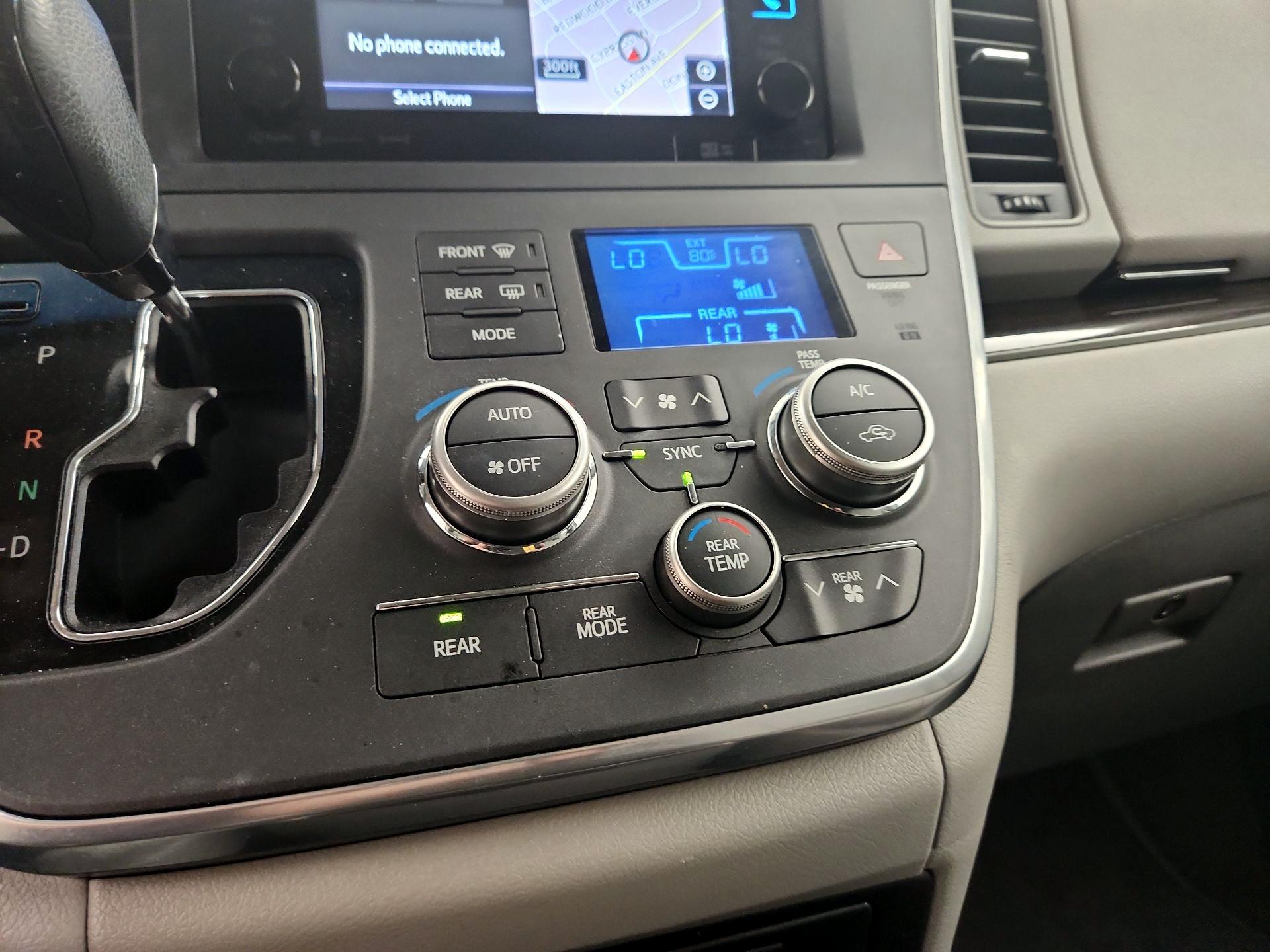 Thumbnail: 2017 Toyota Sienna - 16