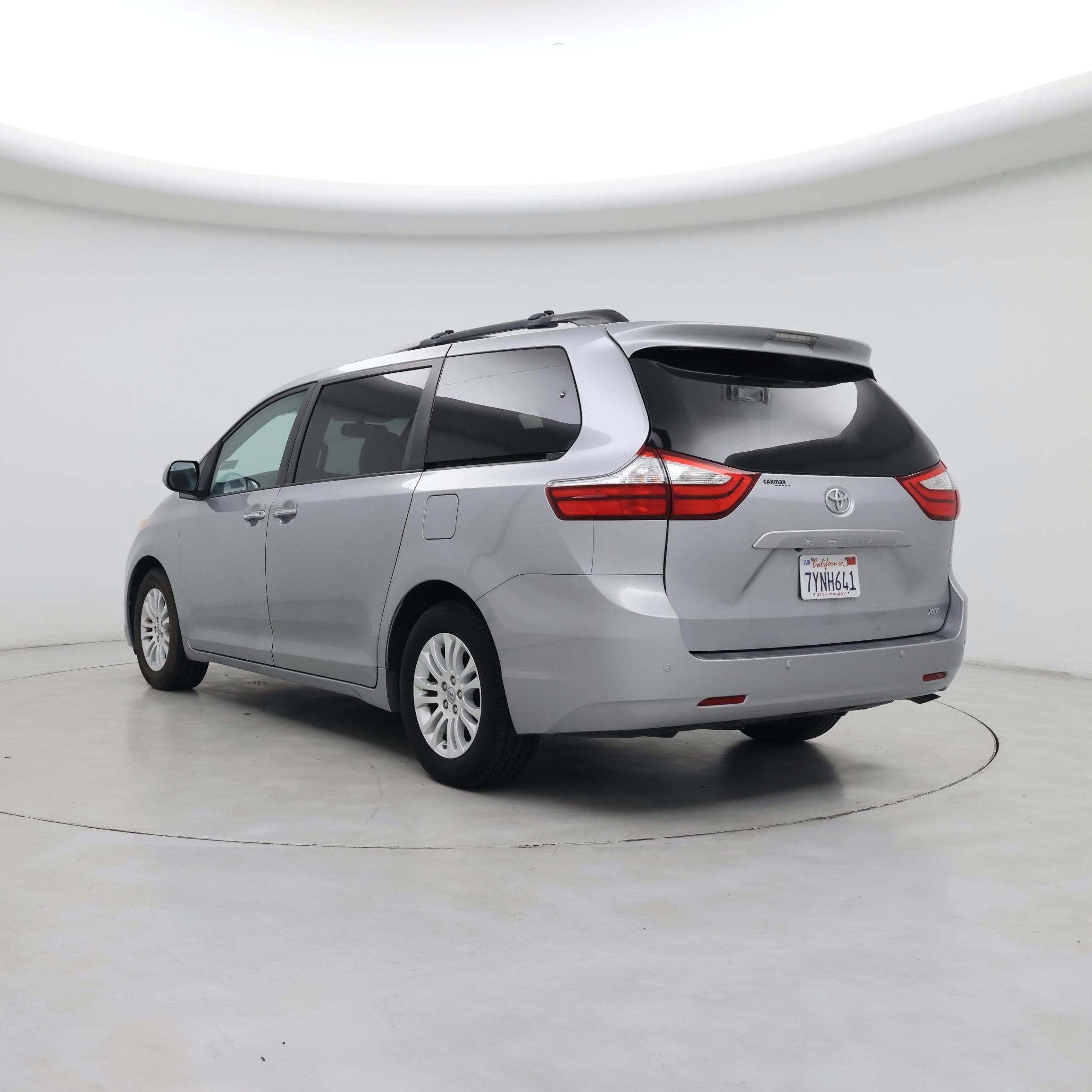 Thumbnail: 2017 Toyota Sienna - 2