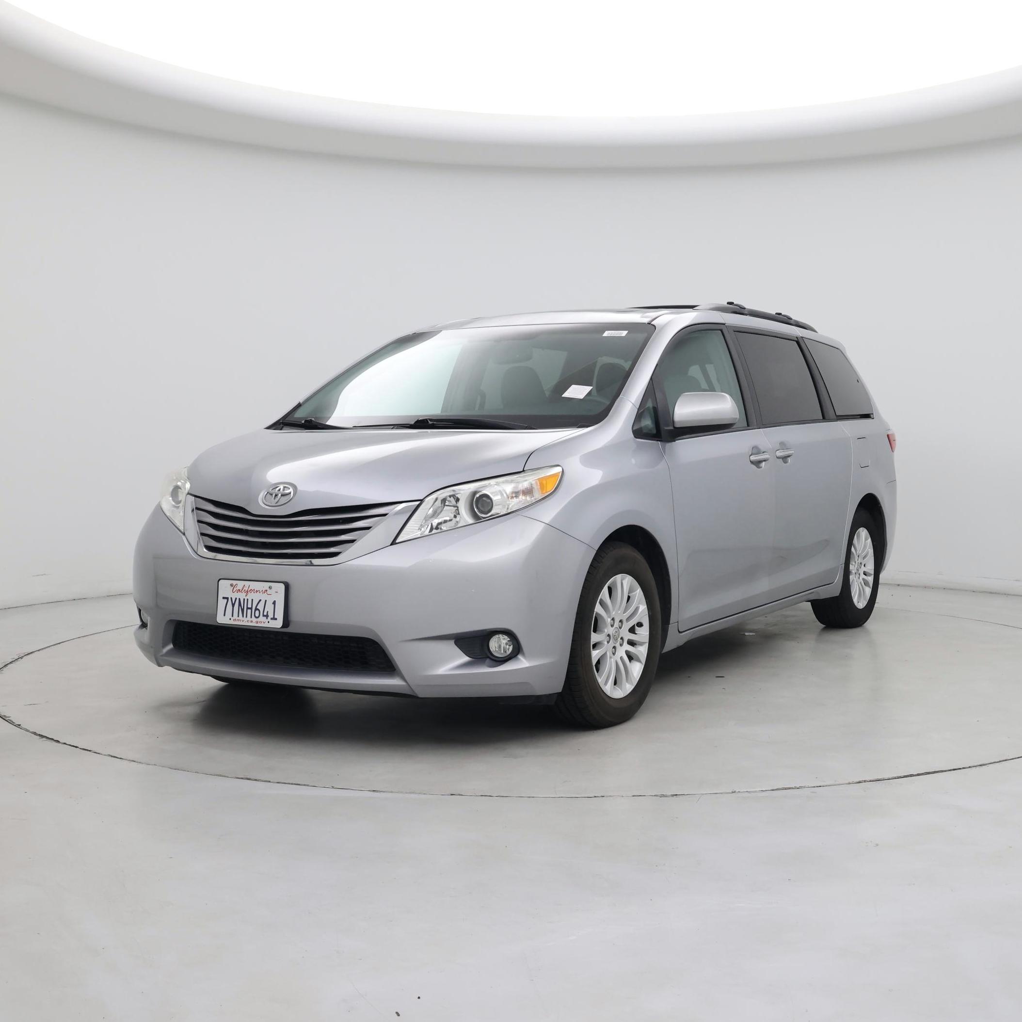 Thumbnail: 2017 Toyota Sienna - 4