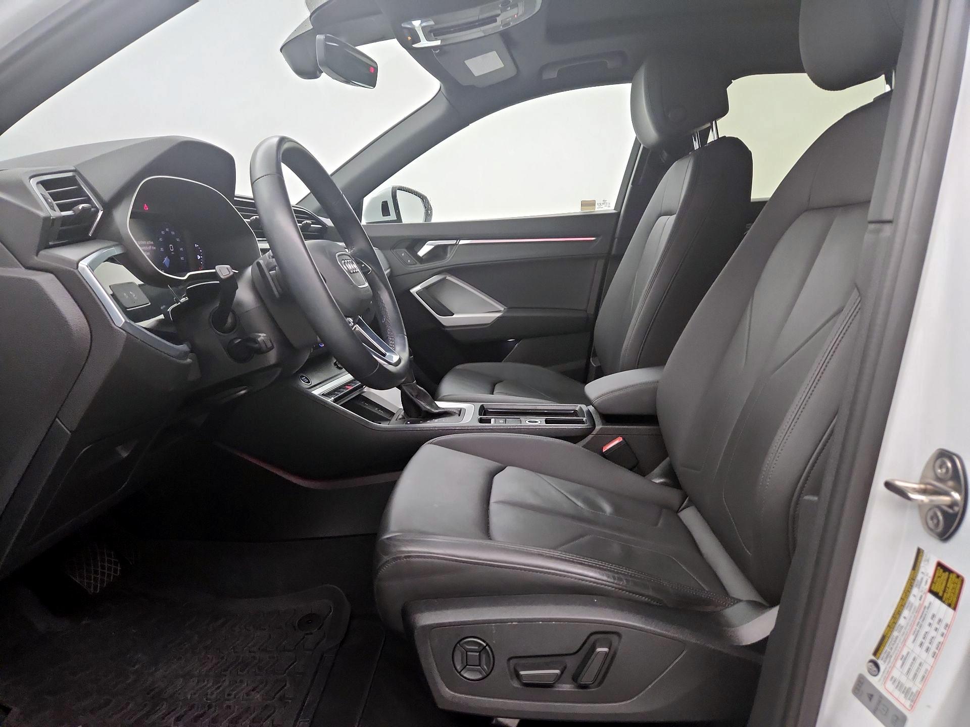 Thumbnail: 2021 Audi Q3 - 11