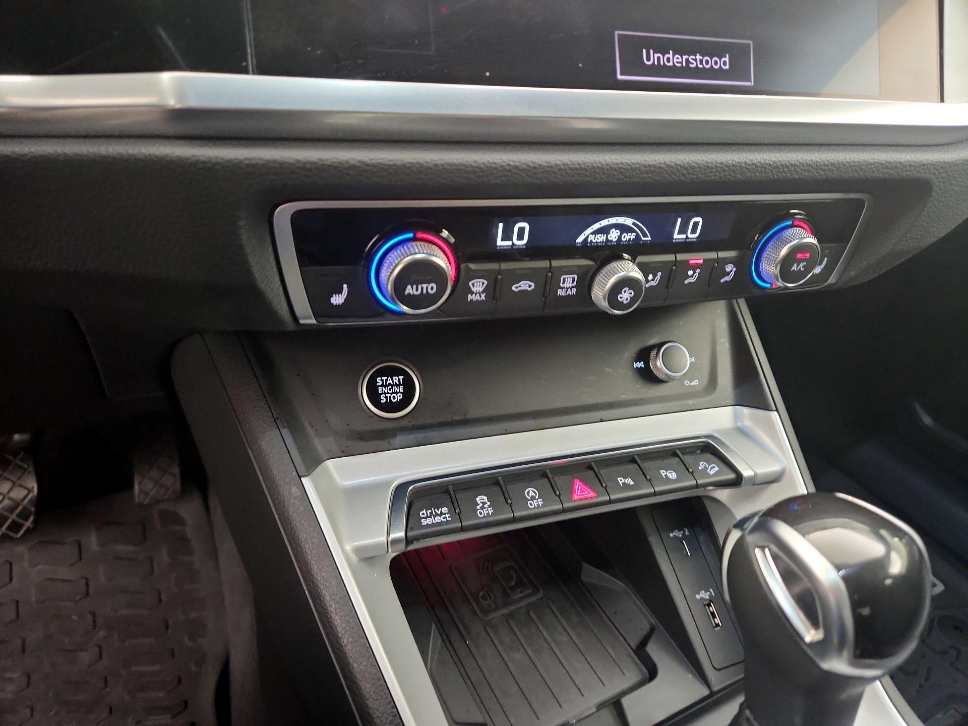 Thumbnail: 2021 Audi Q3 - 16