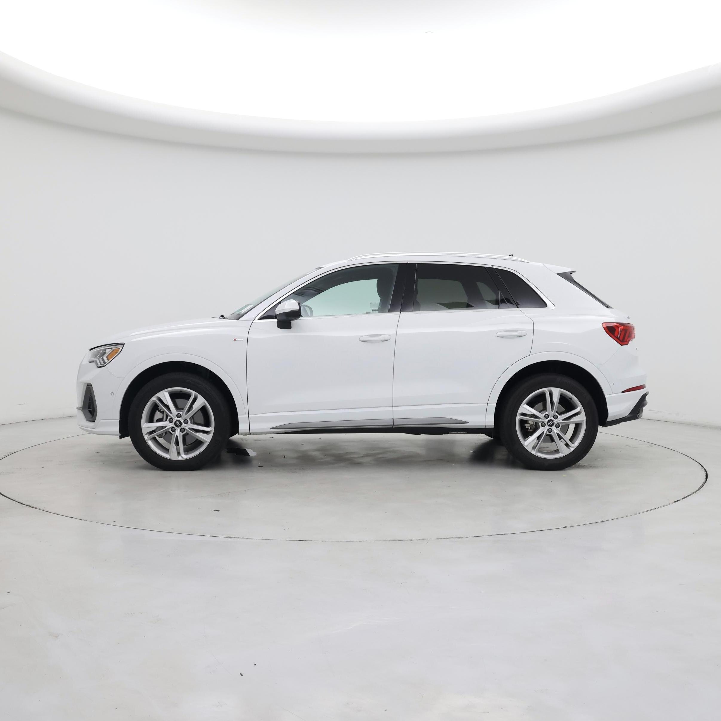 Thumbnail: 2021 Audi Q3 - 3