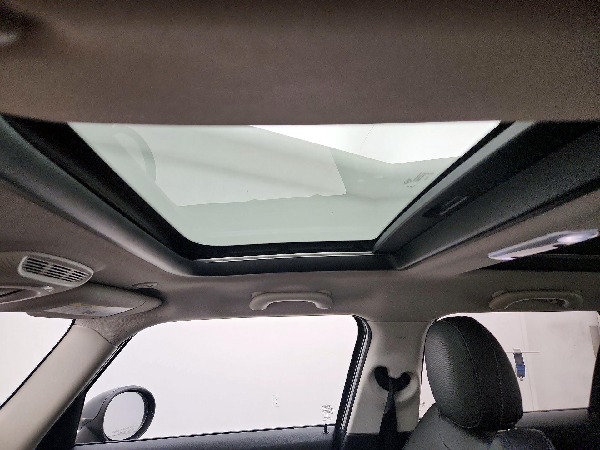 Thumbnail: 2017 MINI Cooper Hardtop - 19