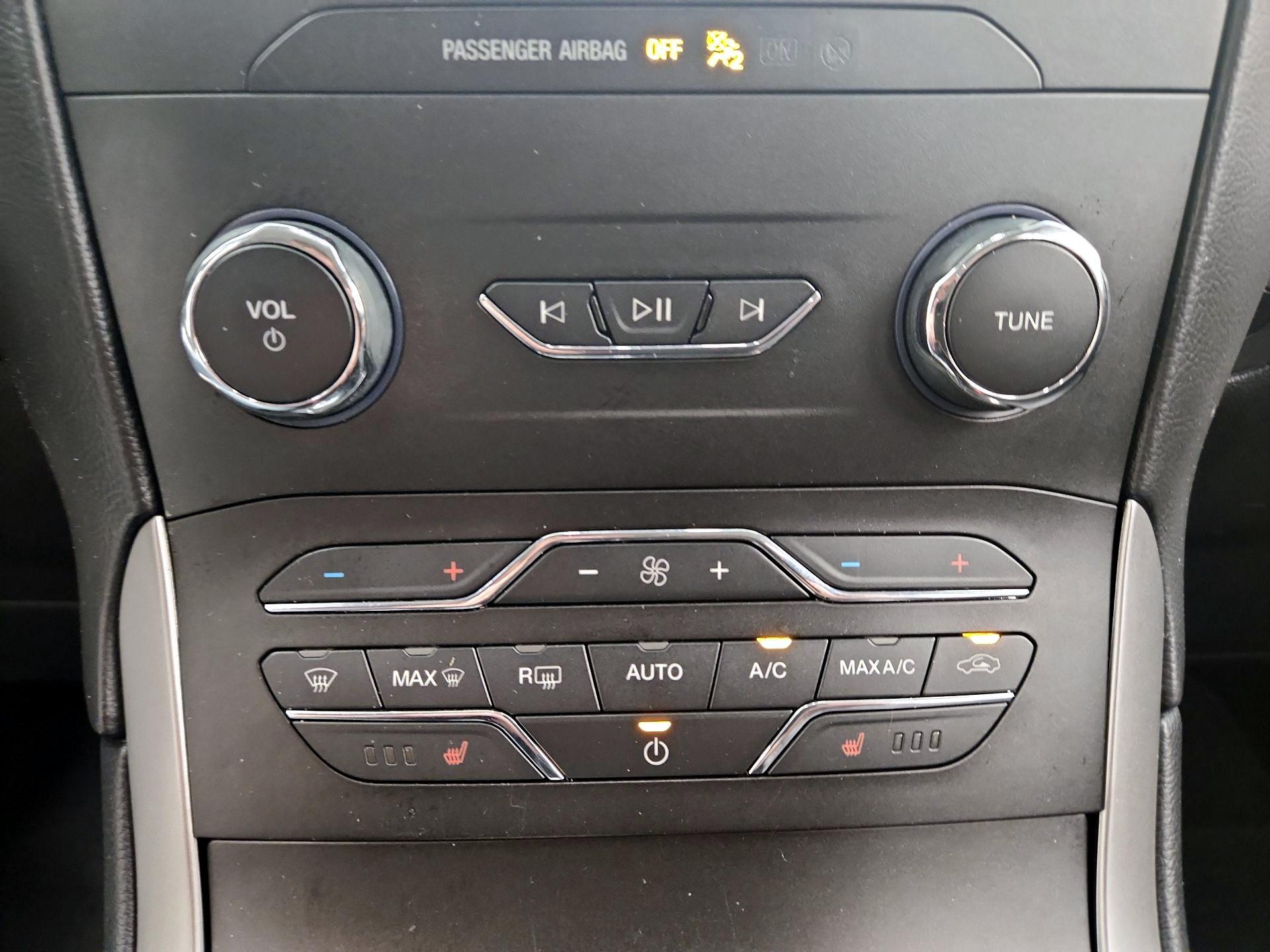 Thumbnail: 2019 Ford Edge - 17