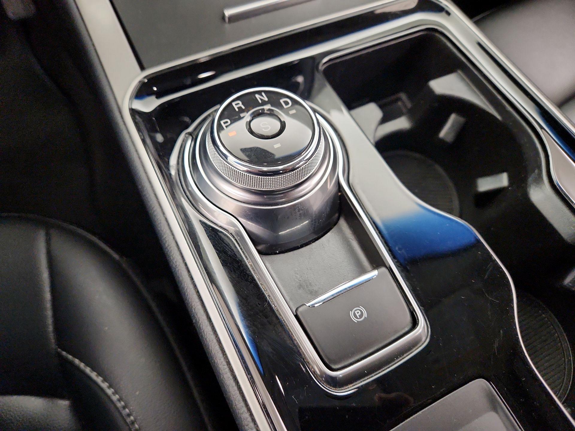 Thumbnail: 2019 Ford Edge - 18