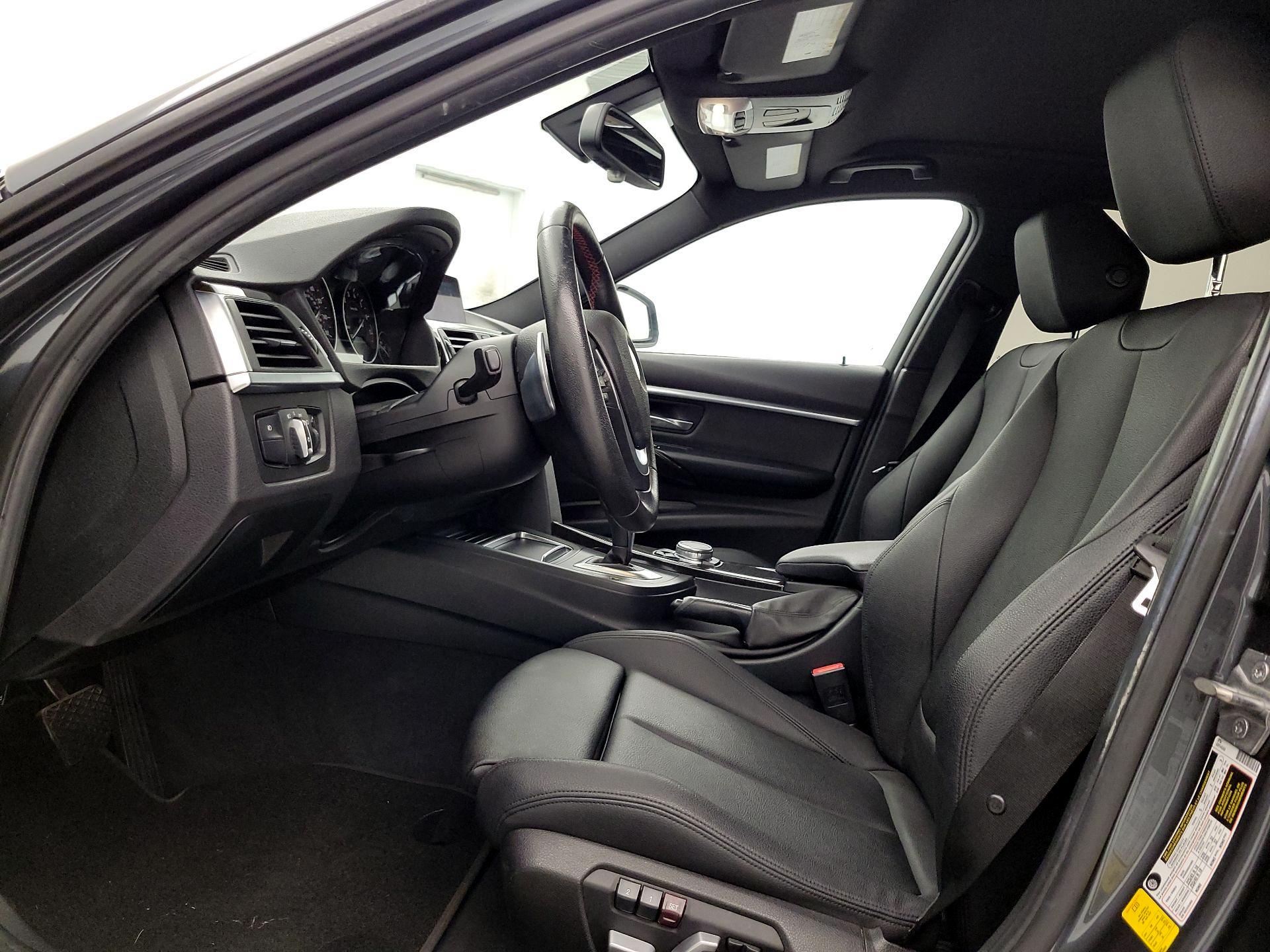 Thumbnail: 2016 BMW 3 Series - 11