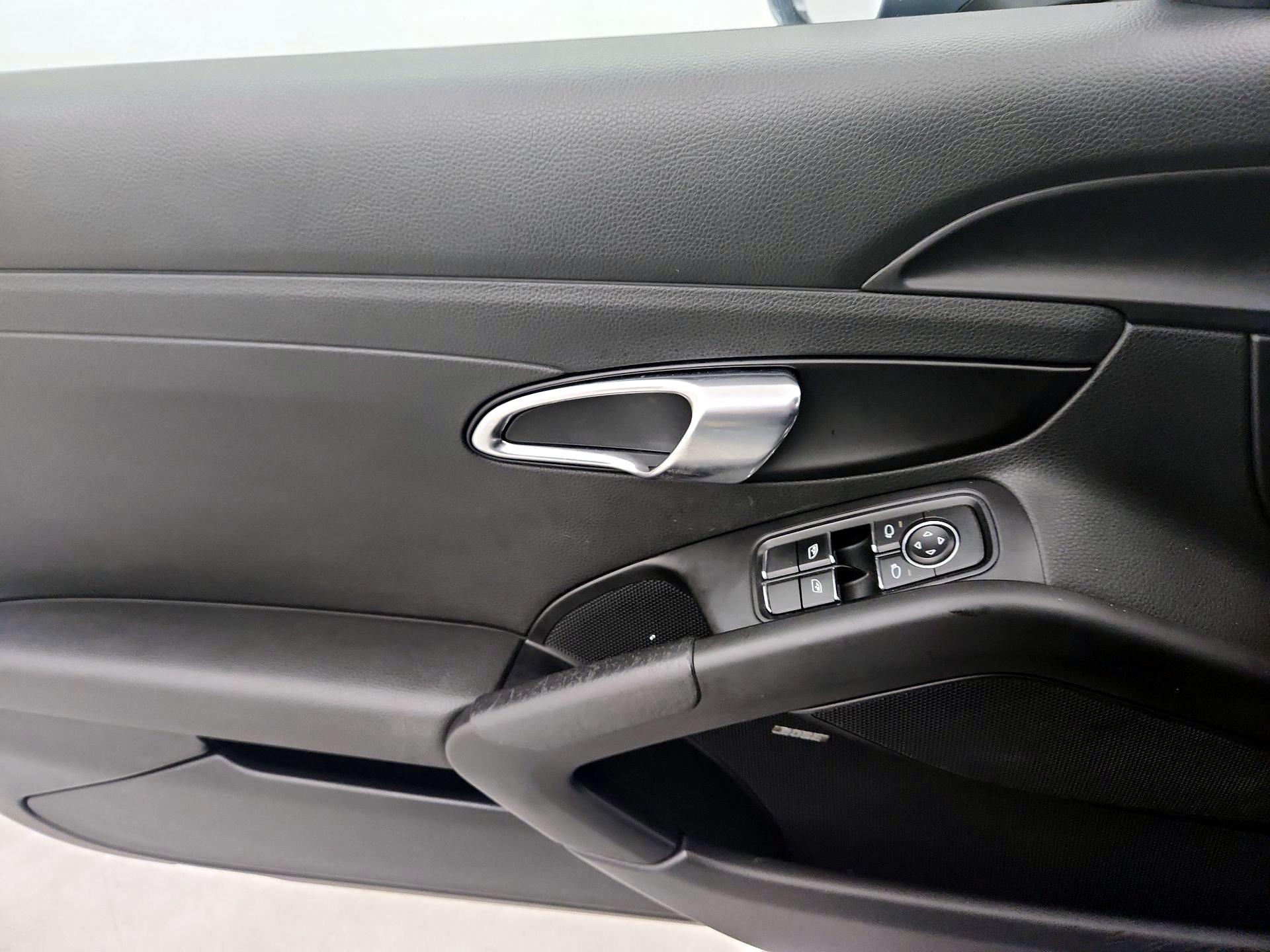 Thumbnail: 2018 Porsche 718 Cayman - 12