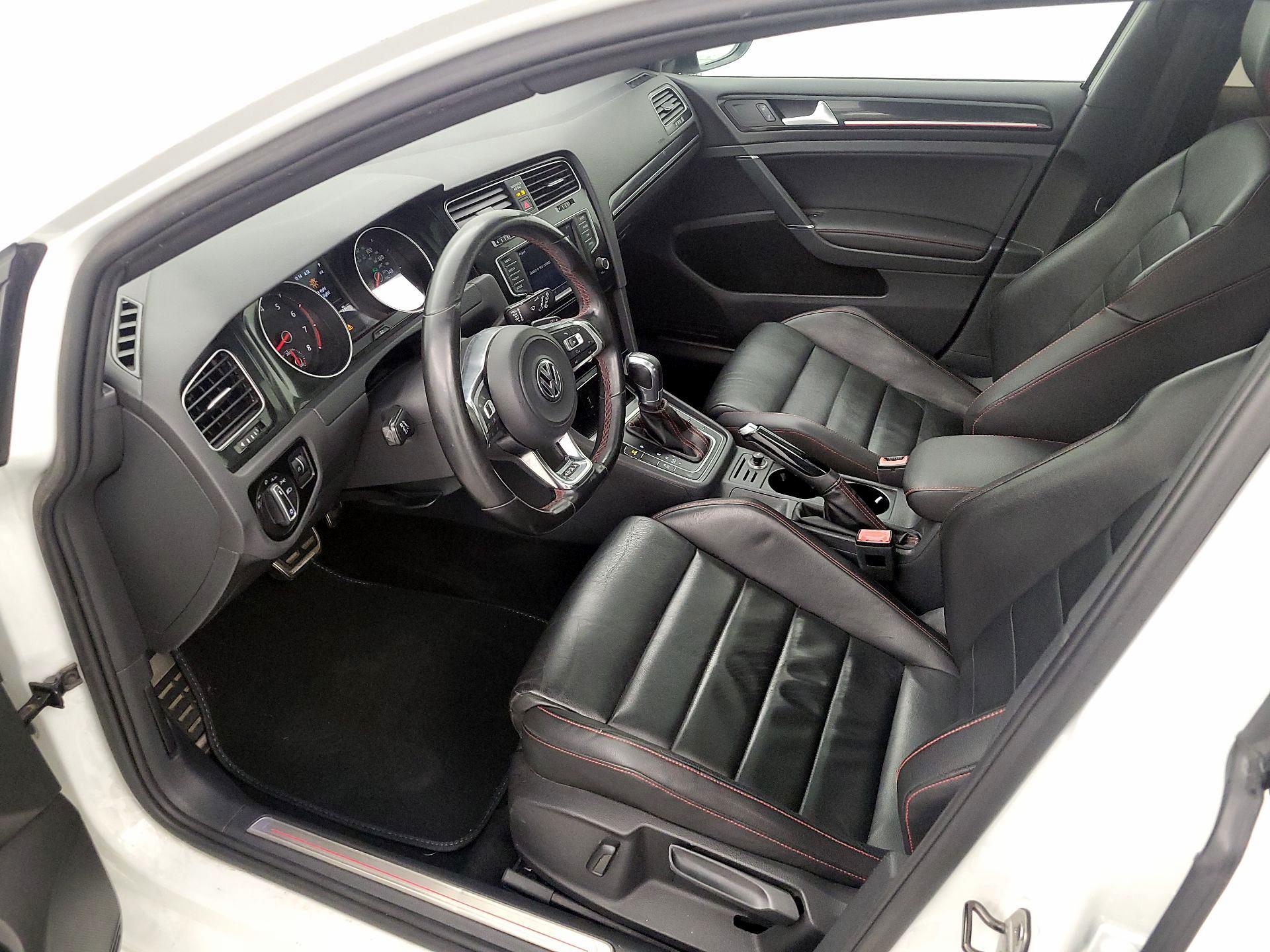 Thumbnail: 2016 Volkswagen Golf - 11