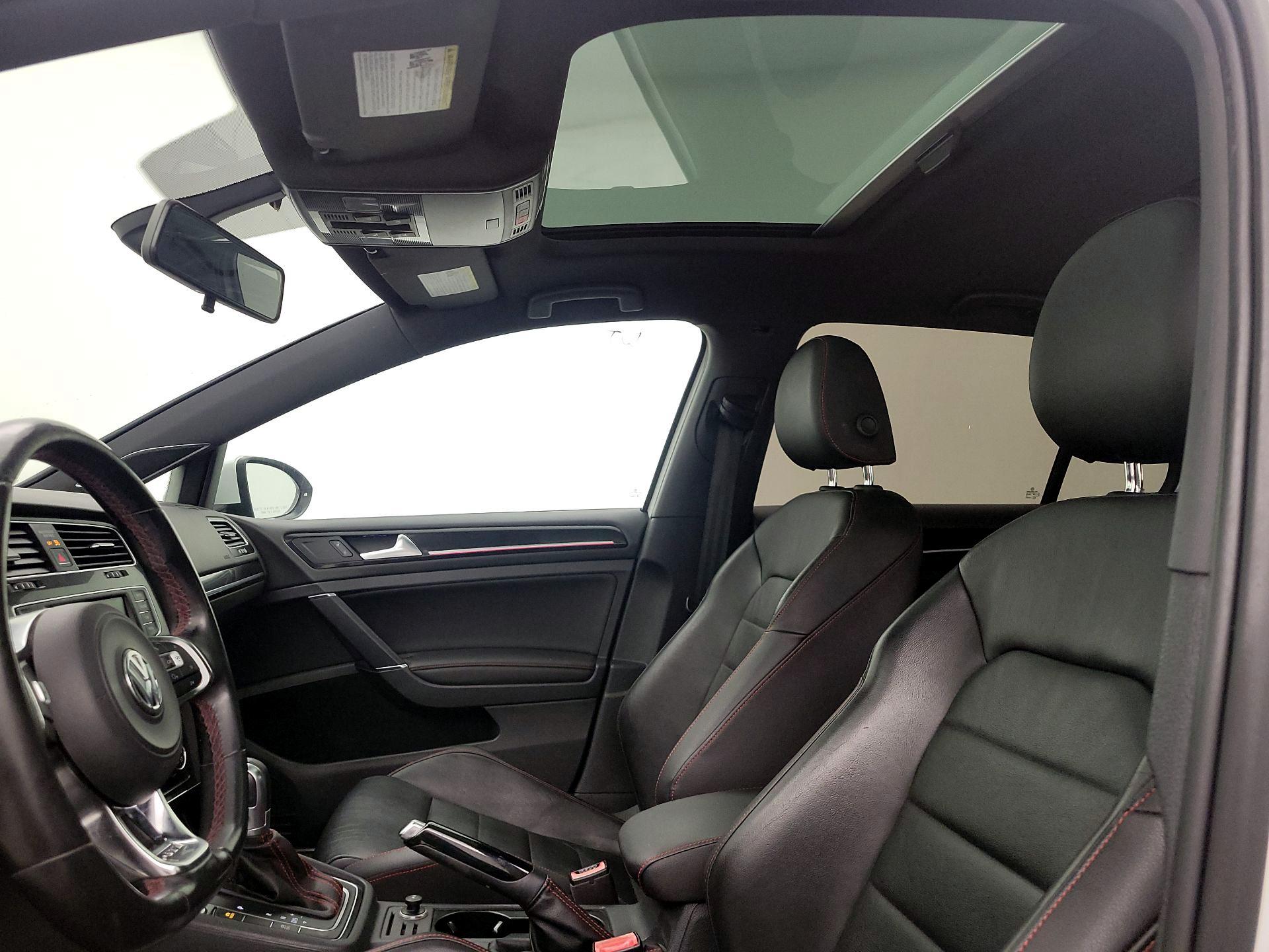 Thumbnail: 2016 Volkswagen Golf - 18
