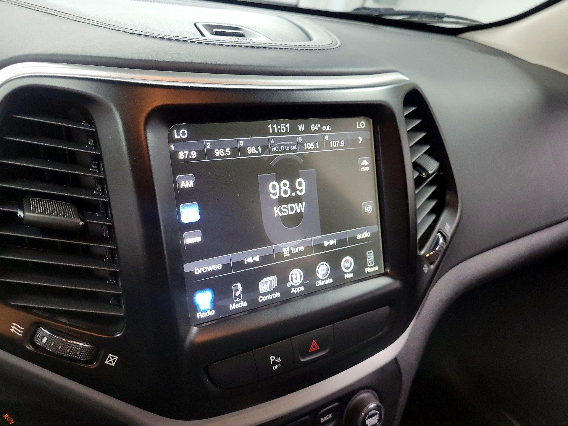 Thumbnail: 2018 Jeep Cherokee - 14