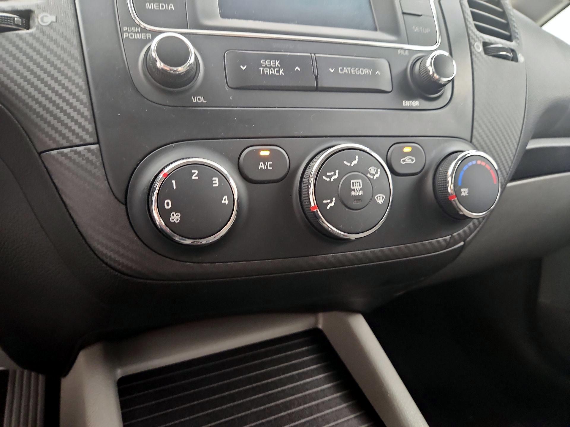 Thumbnail: 2014 Kia Forte - 16