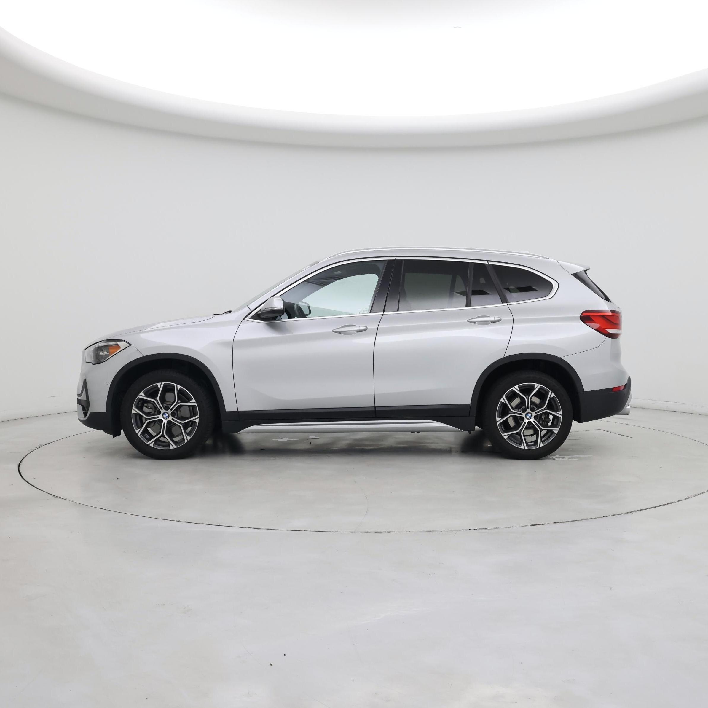 Thumbnail: 2021 BMW X1 - 3