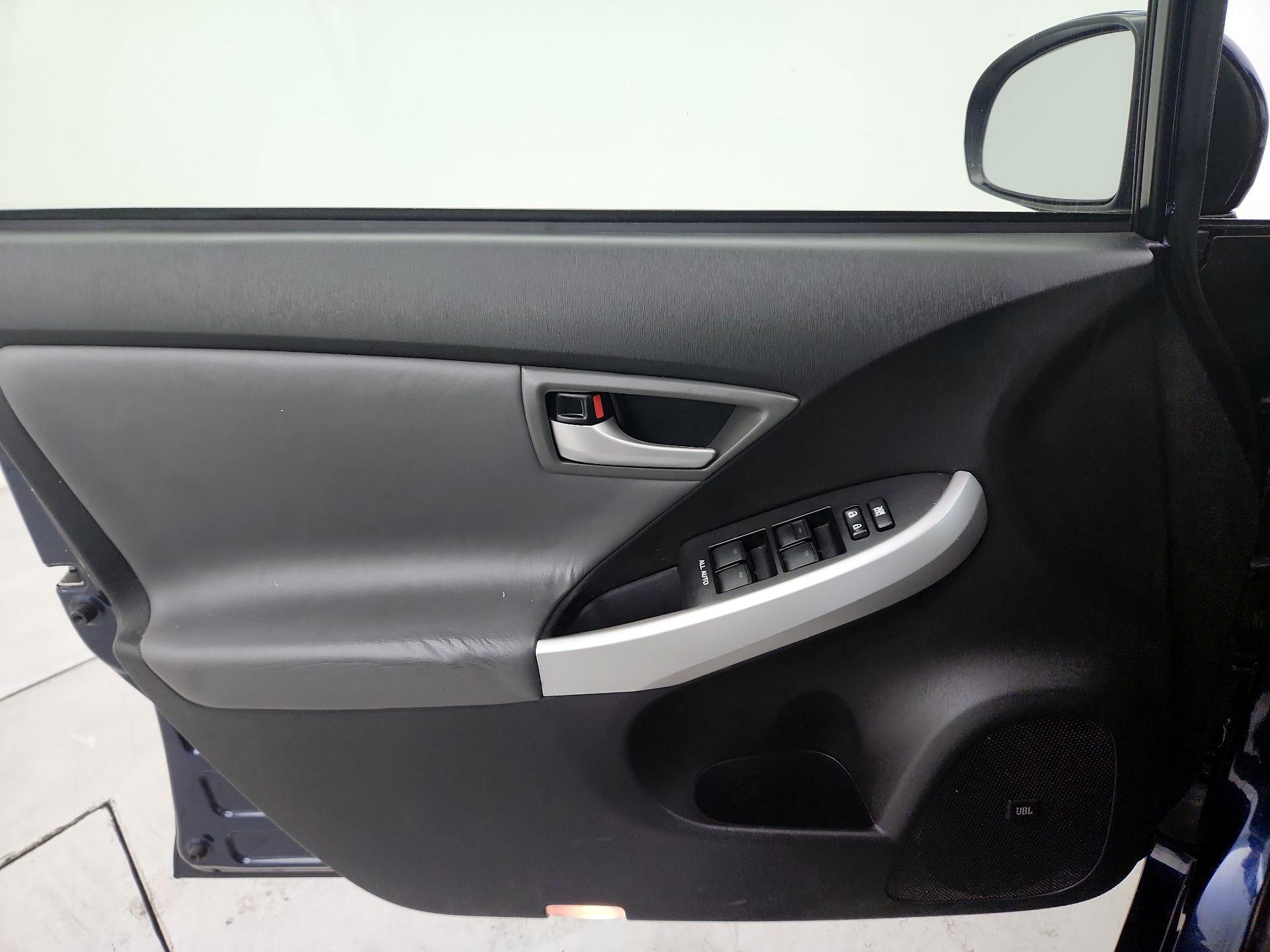 Thumbnail: 2015 Toyota Prius - 12