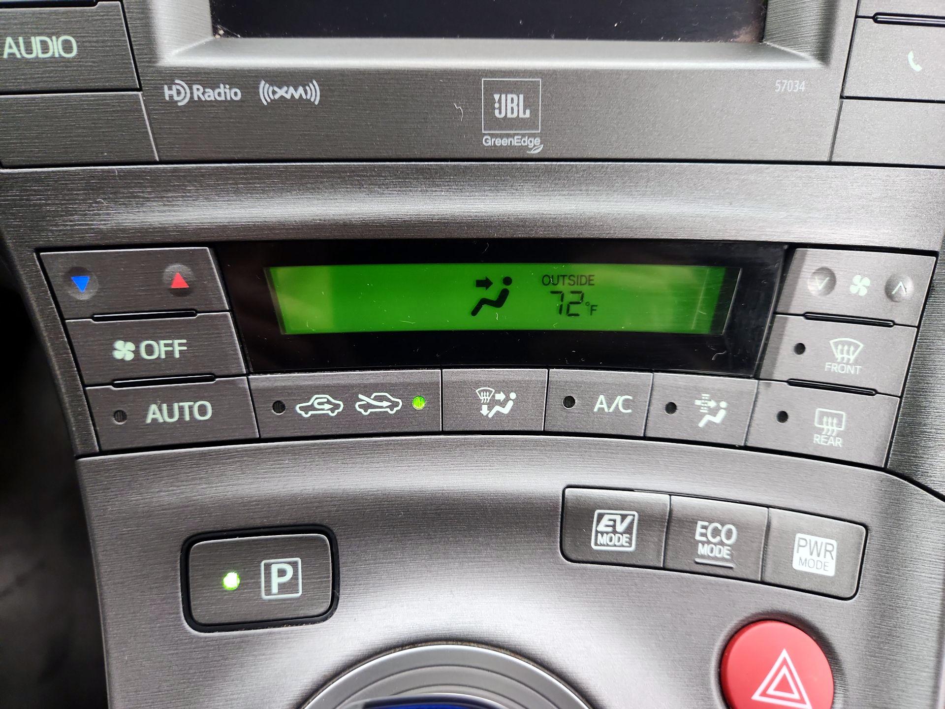 Thumbnail: 2015 Toyota Prius - 16