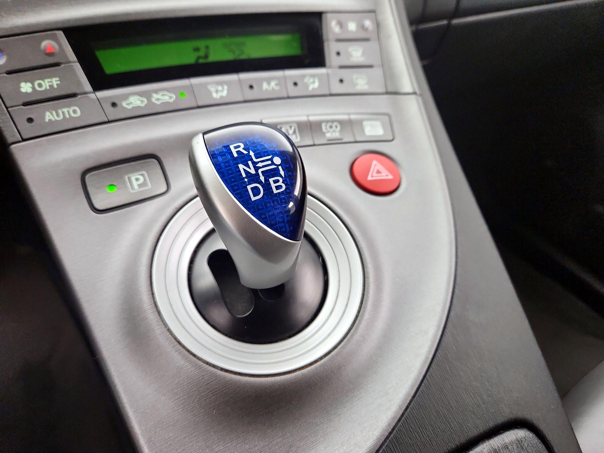 Thumbnail: 2015 Toyota Prius - 17