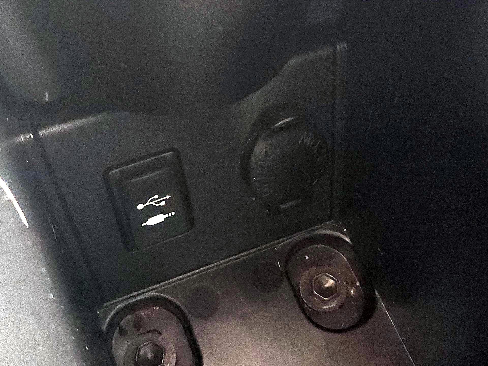 Thumbnail: 2015 Toyota Prius - 18