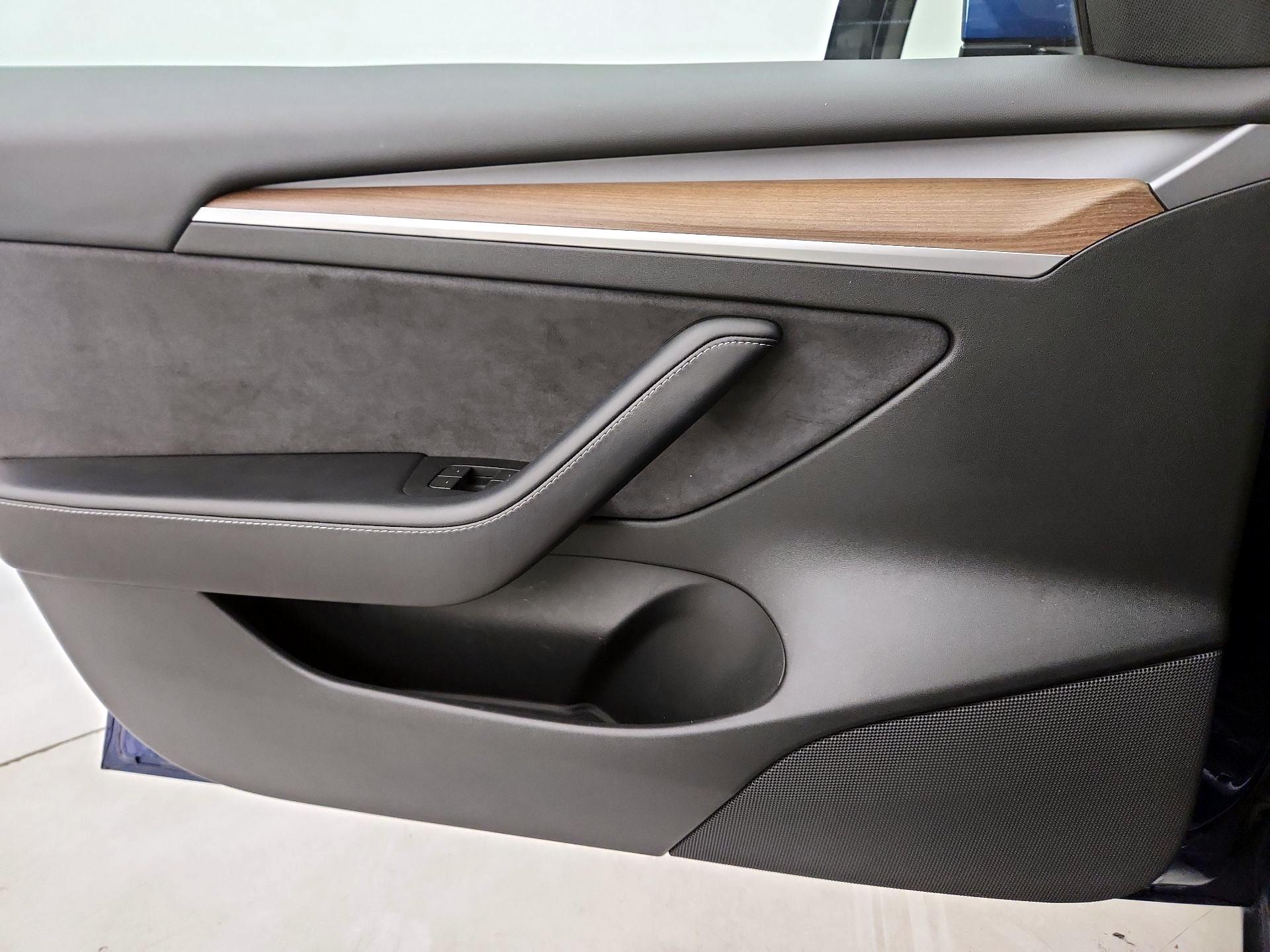 Thumbnail: 2022 Tesla Model 3 - 12