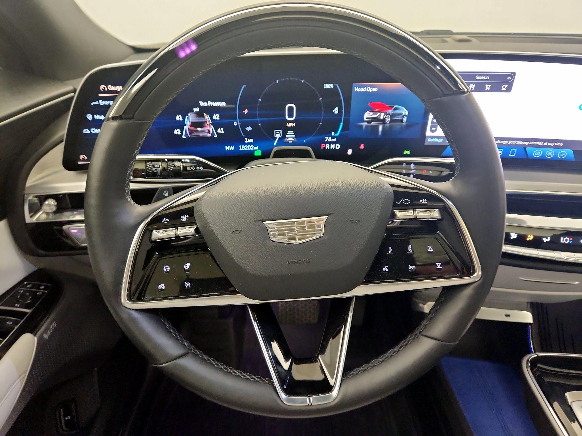 Thumbnail: 2023 Cadillac Lyriq - 10