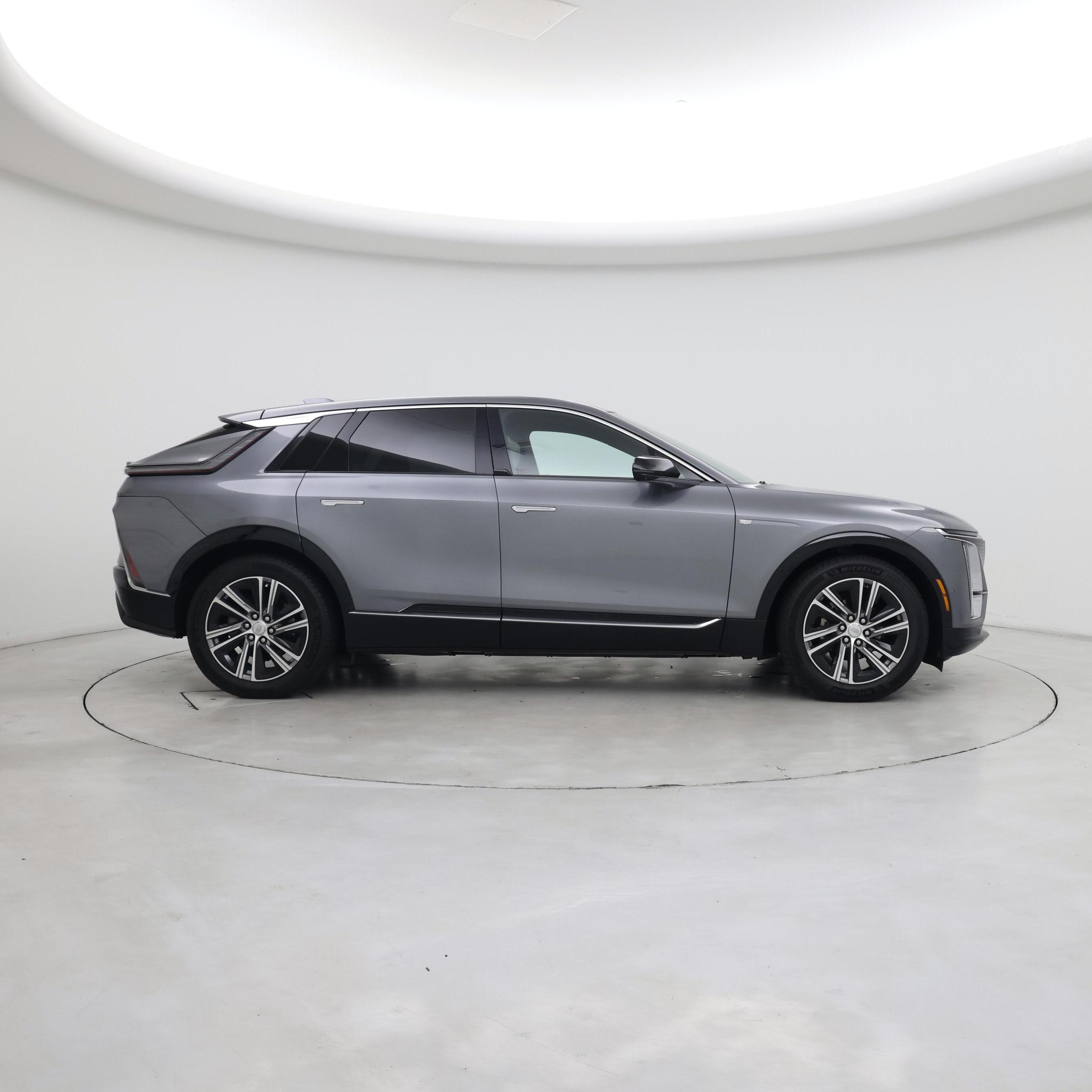 Thumbnail: 2023 Cadillac Lyriq - 7
