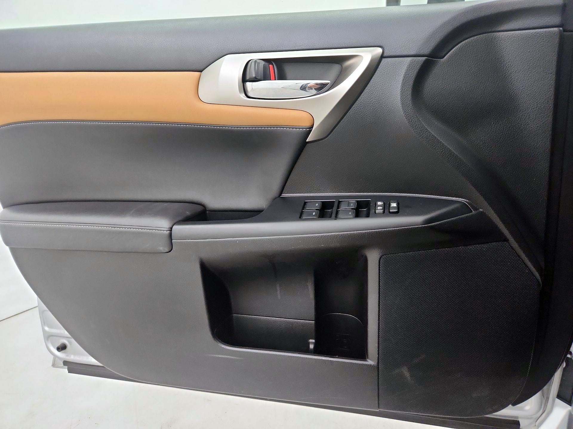Thumbnail: 2015 Lexus CT - 12