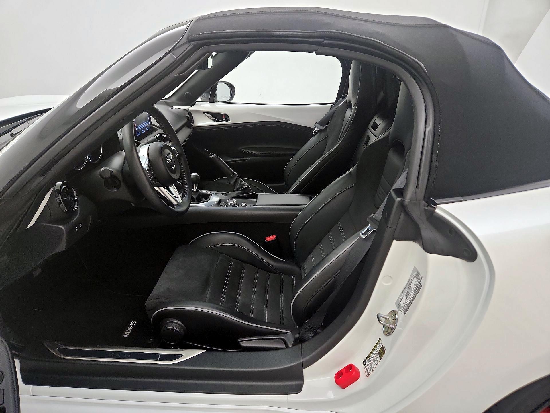 Thumbnail: 2023 Mazda MX-5 Miata - 11