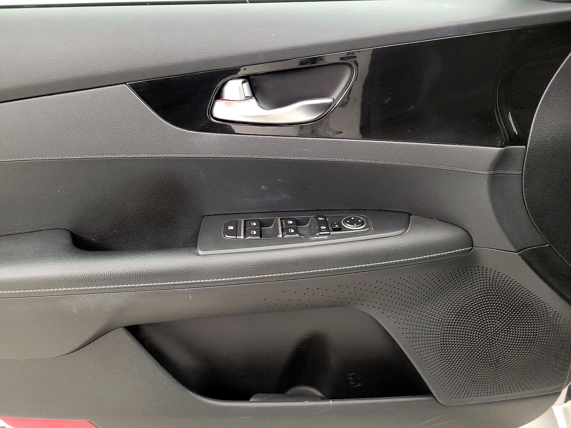Thumbnail: 2019 Kia Forte - 12