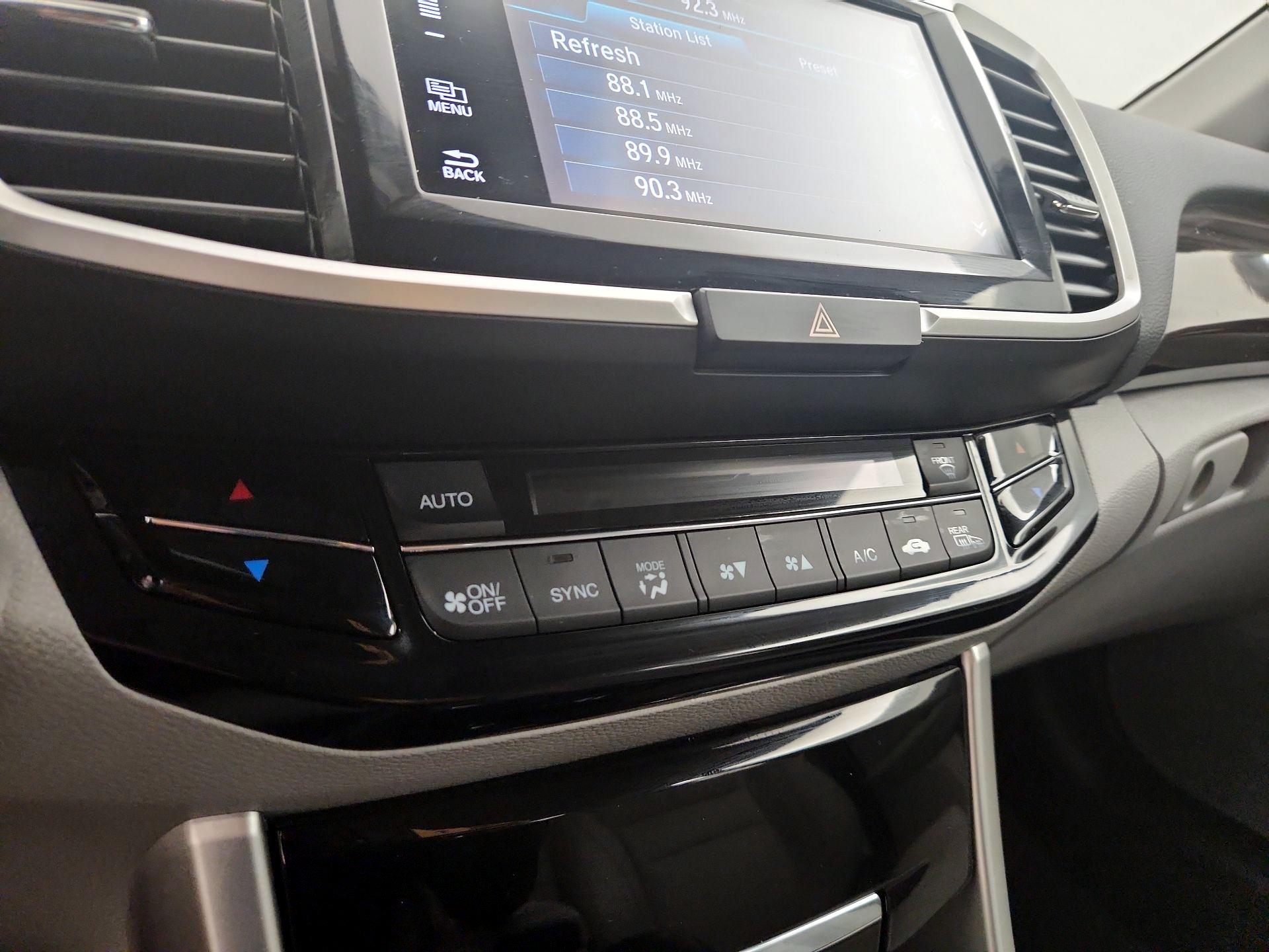 Thumbnail: 2016 Honda Accord - 16