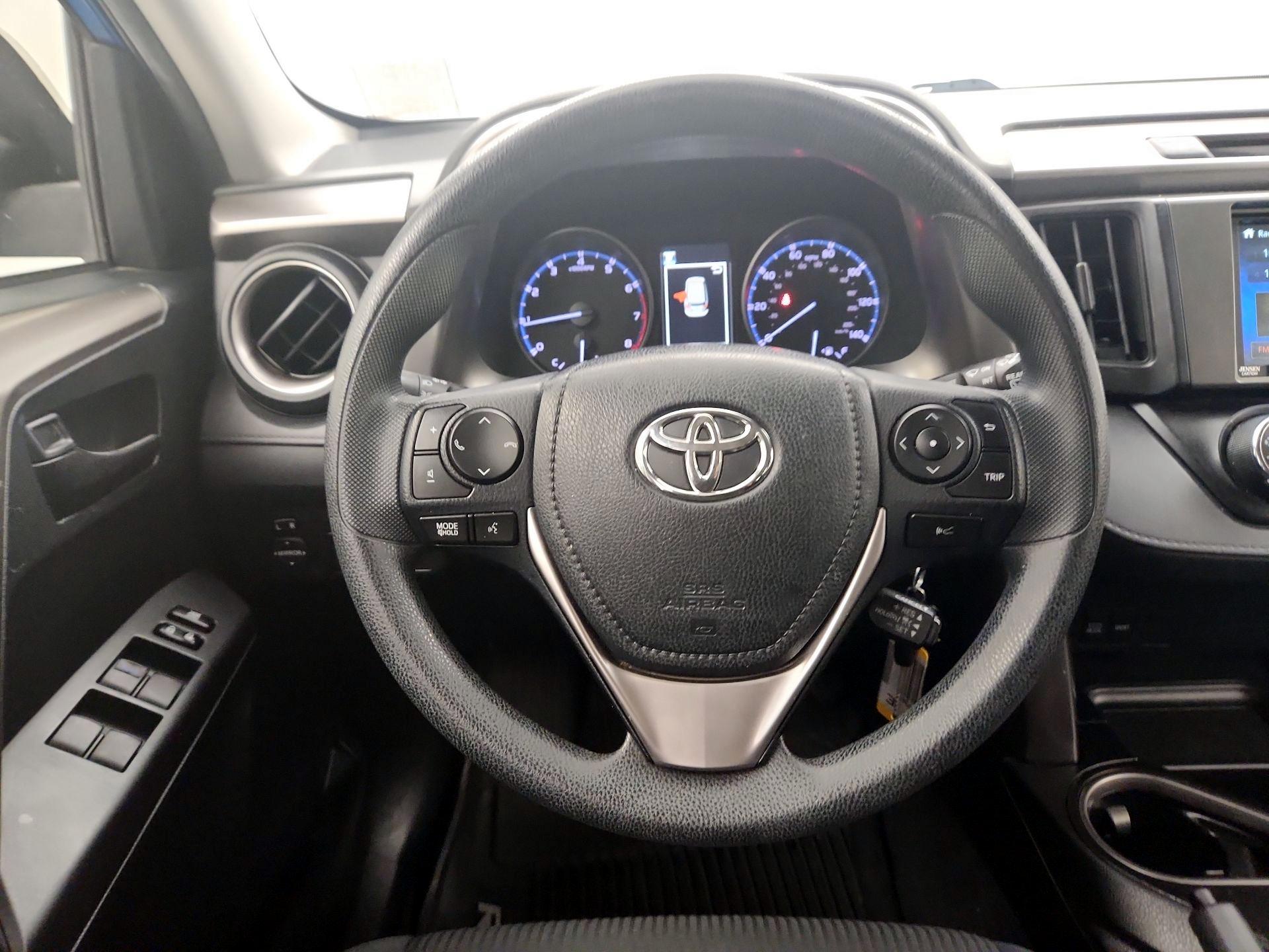 Thumbnail: 2018 Toyota RAV4 - 10