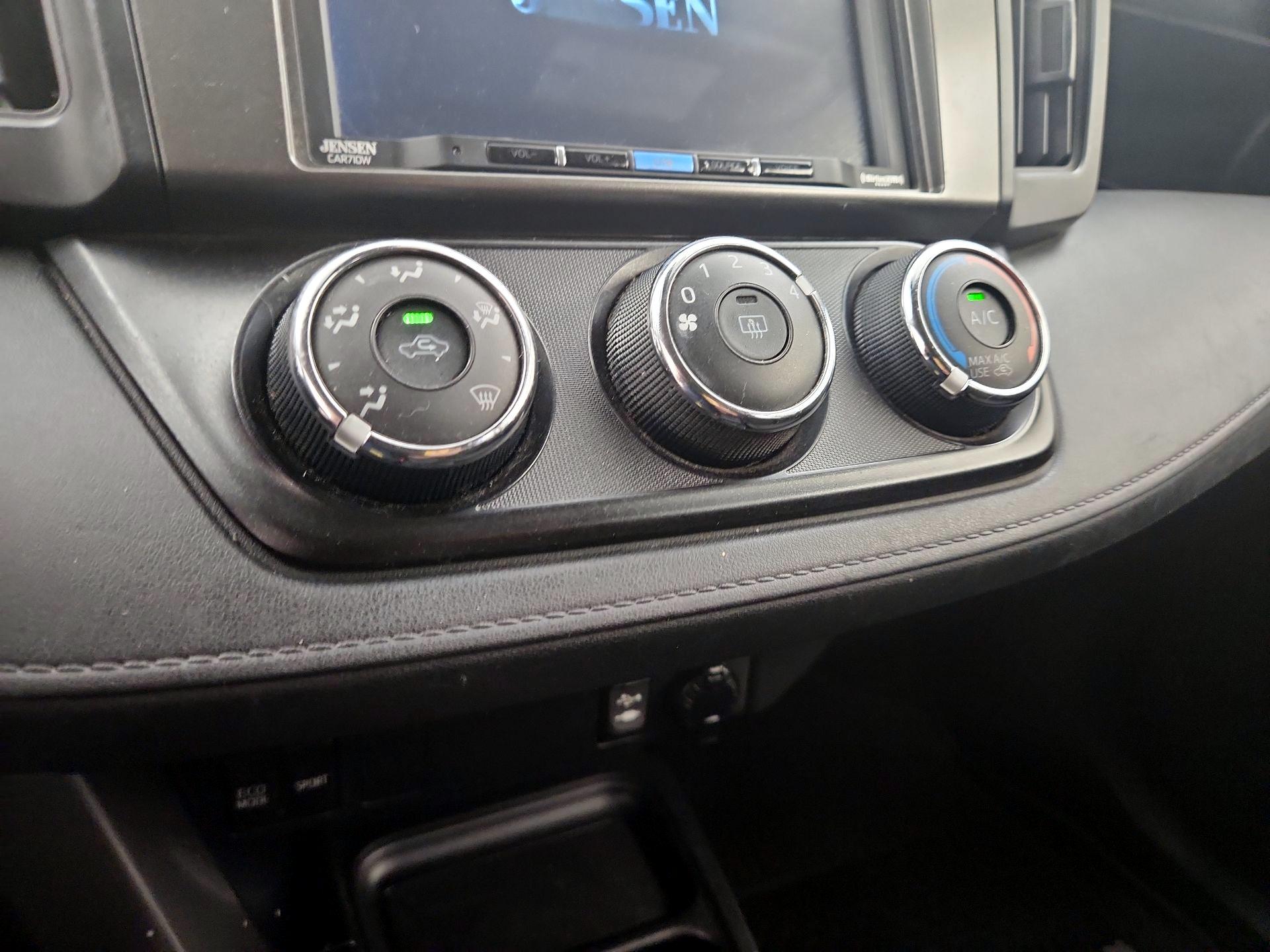 Thumbnail: 2018 Toyota RAV4 - 16