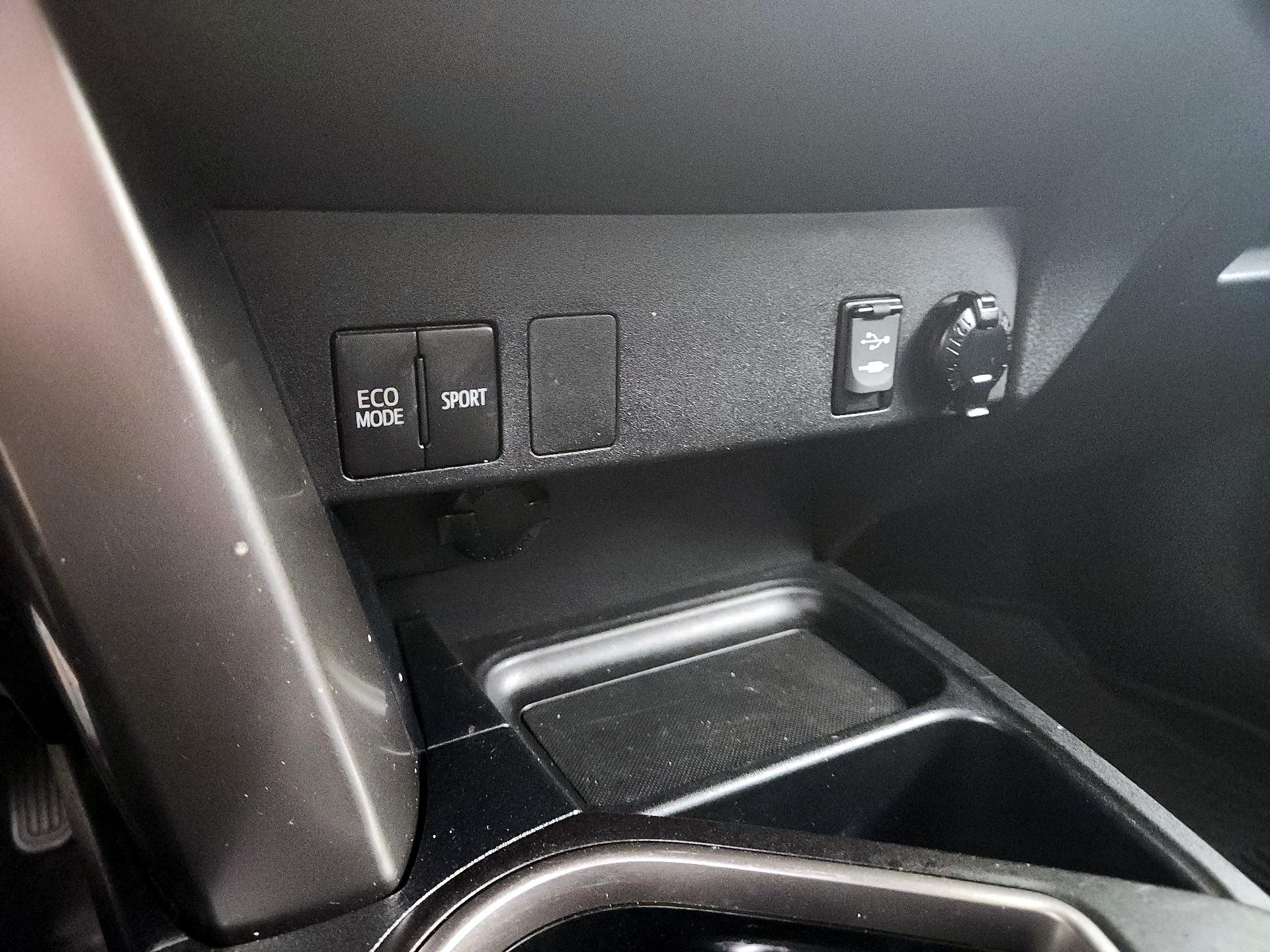 Thumbnail: 2018 Toyota RAV4 - 18