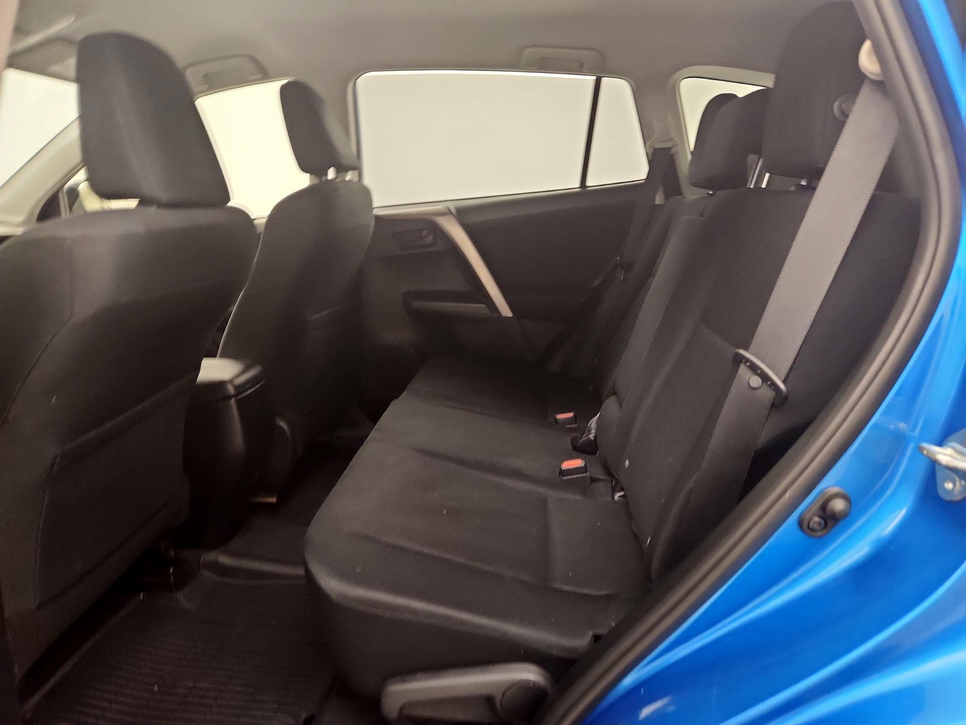 Thumbnail: 2018 Toyota RAV4 - 19