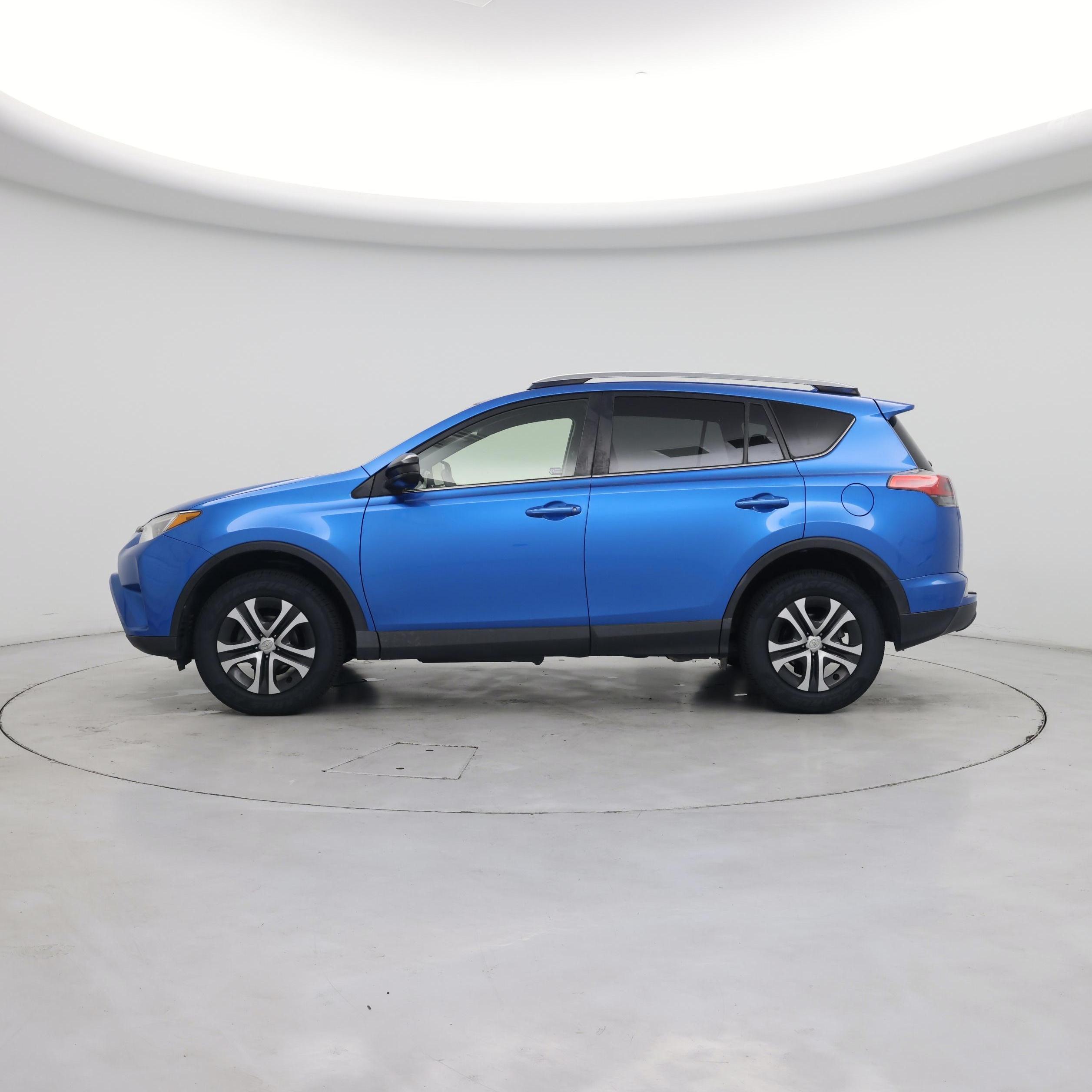 Thumbnail: 2018 Toyota RAV4 - 3
