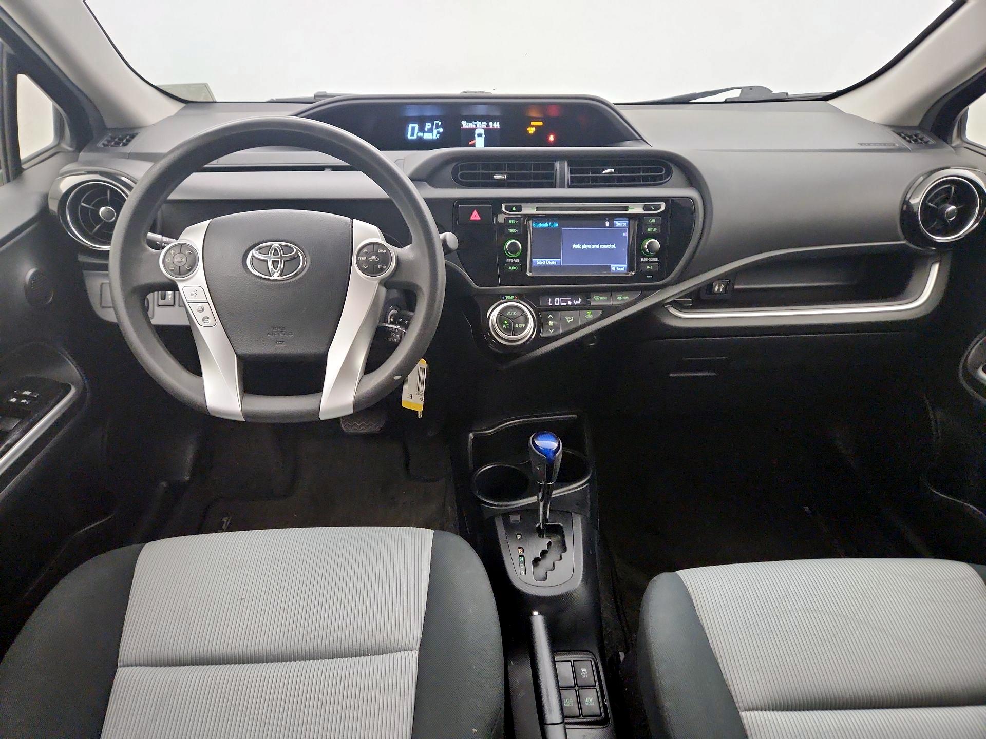 Thumbnail: 2016 Toyota Prius c - 9