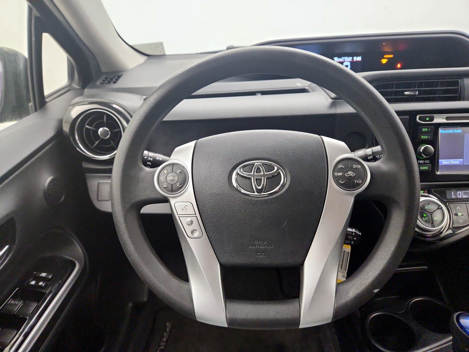 Thumbnail: 2016 Toyota Prius c - 10
