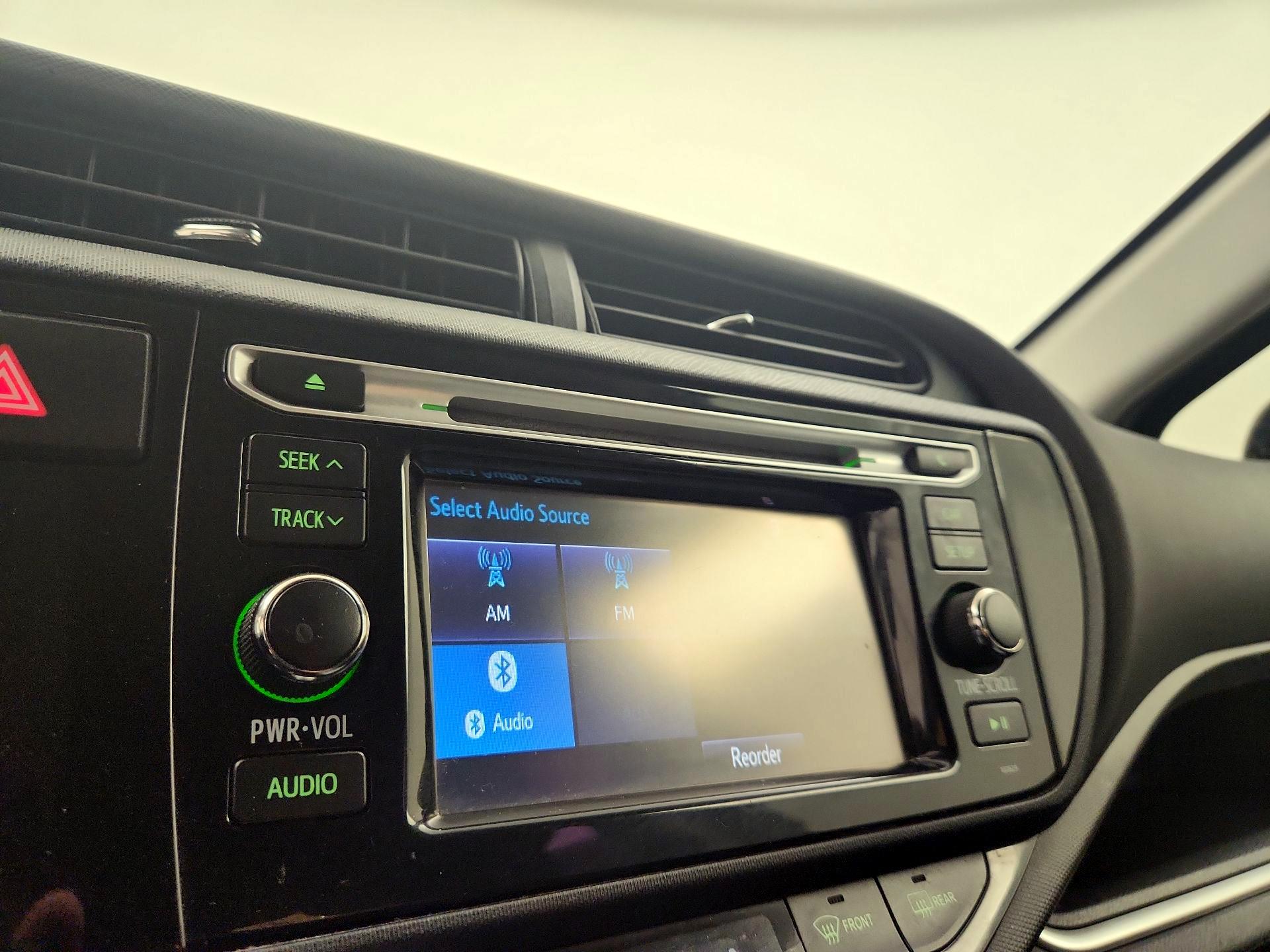 Thumbnail: 2016 Toyota Prius c - 14