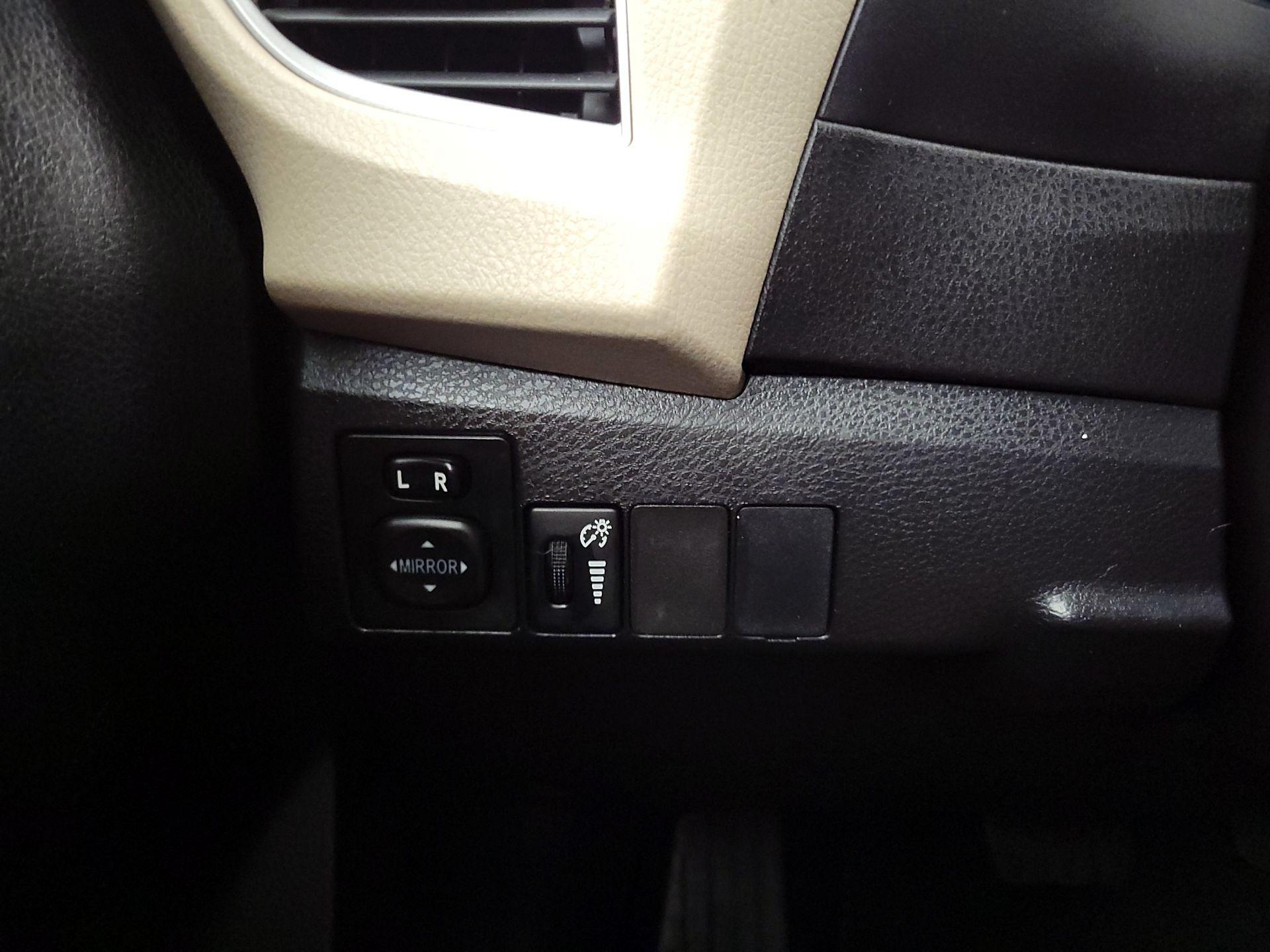Thumbnail: 2015 Toyota Corolla - 13