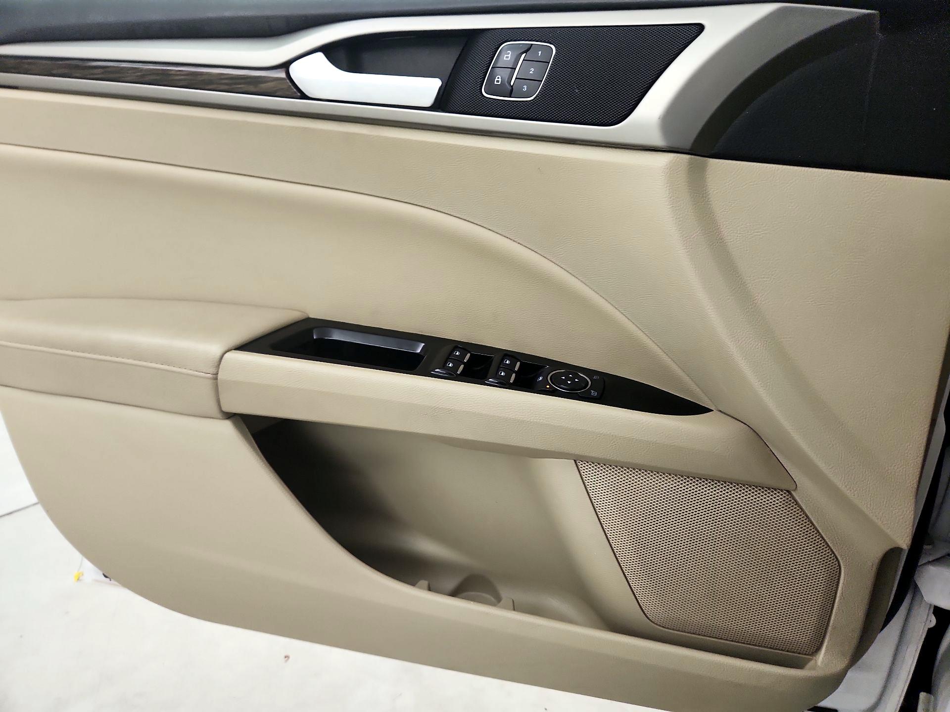 Thumbnail: 2016 Ford Fusion - 12