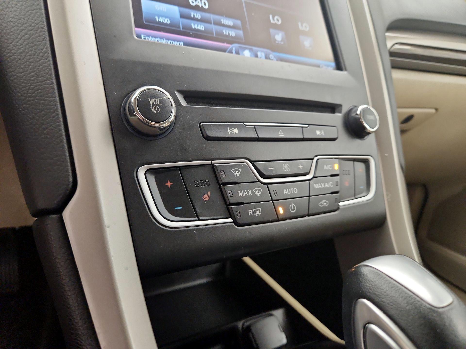 Thumbnail: 2016 Ford Fusion - 17