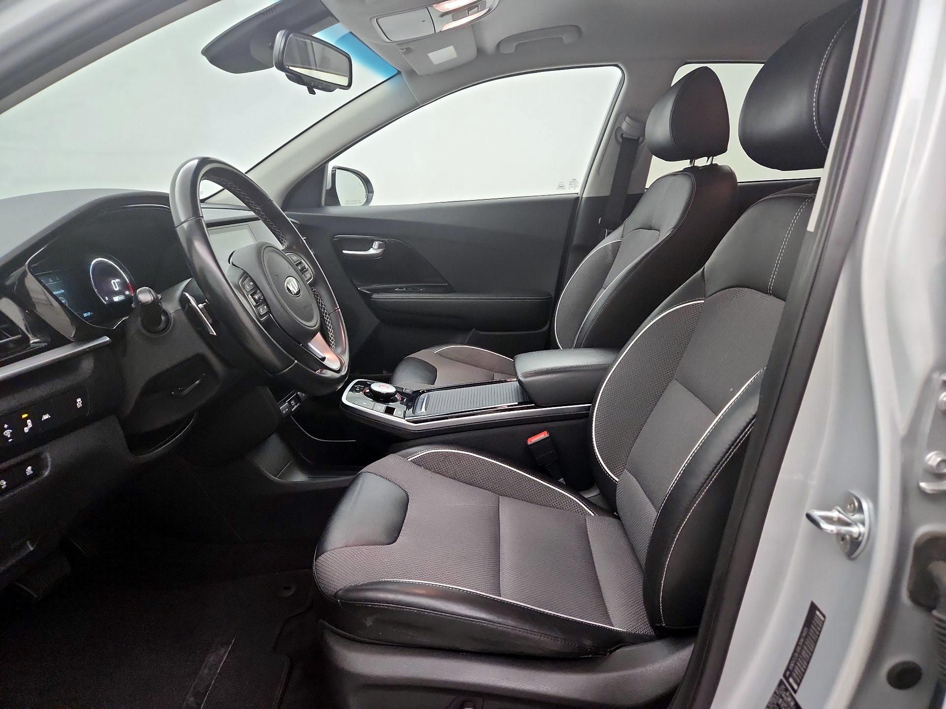 Thumbnail: 2020 Kia Niro - 11
