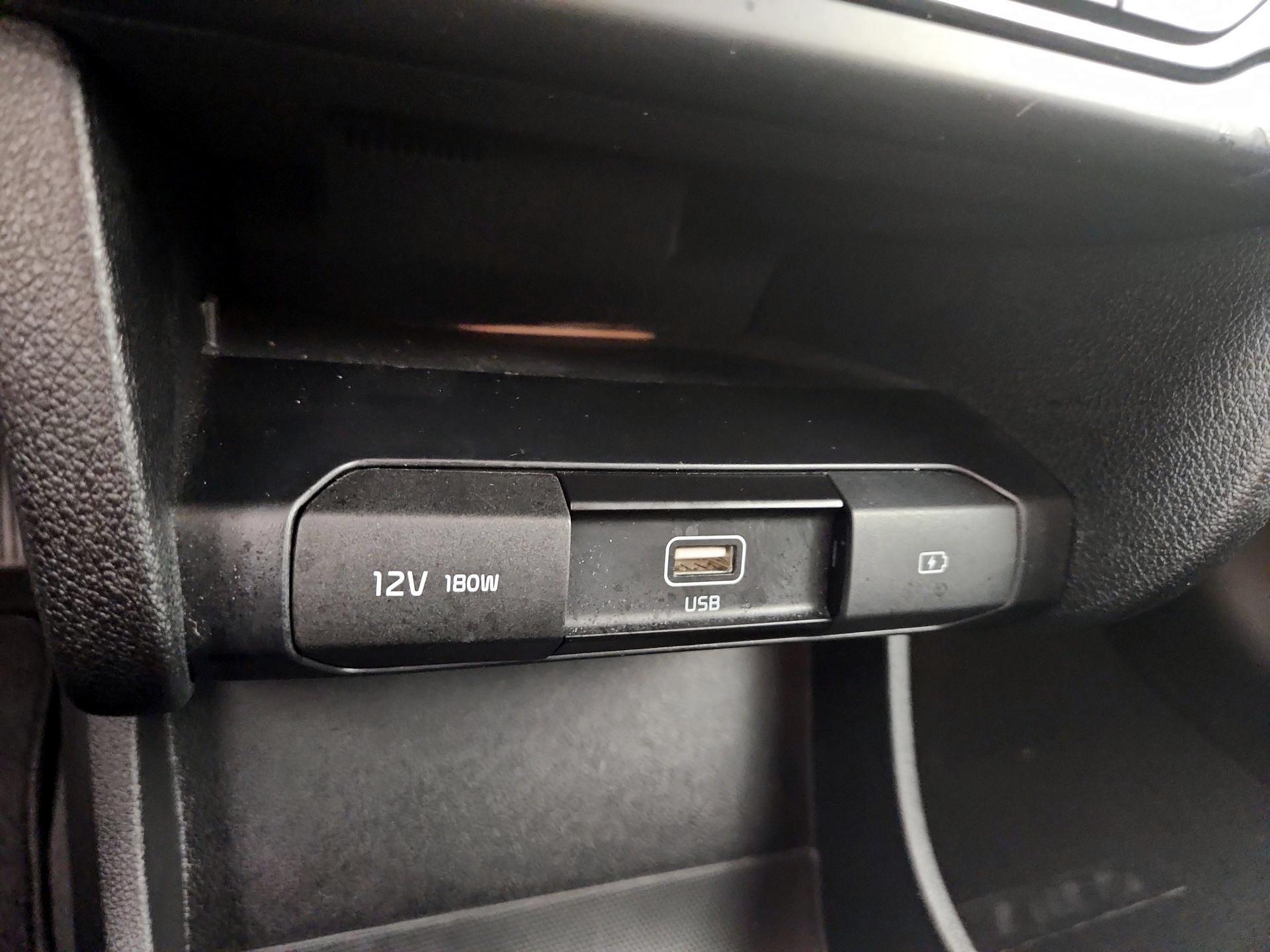 Thumbnail: 2020 Kia Niro - 18
