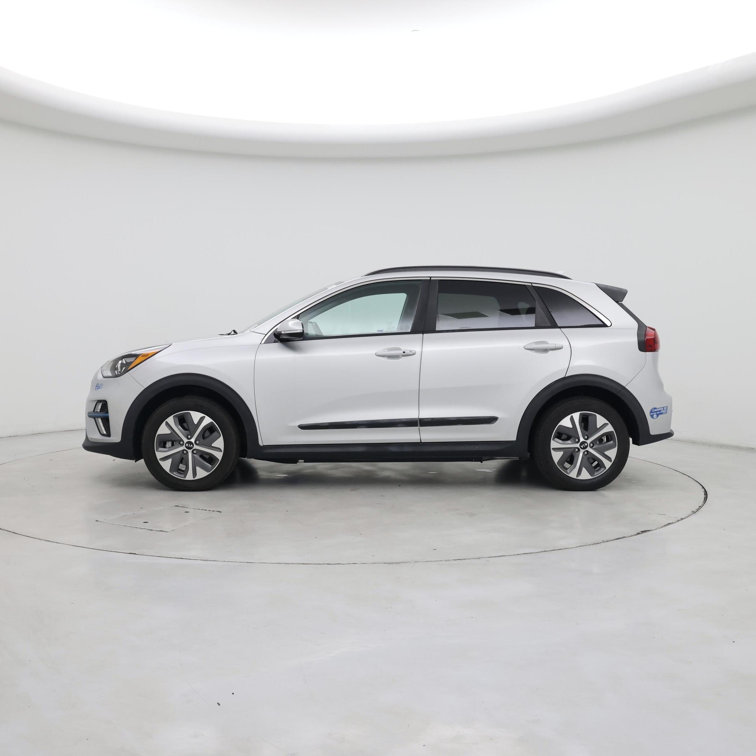 Thumbnail: 2020 Kia Niro - 3