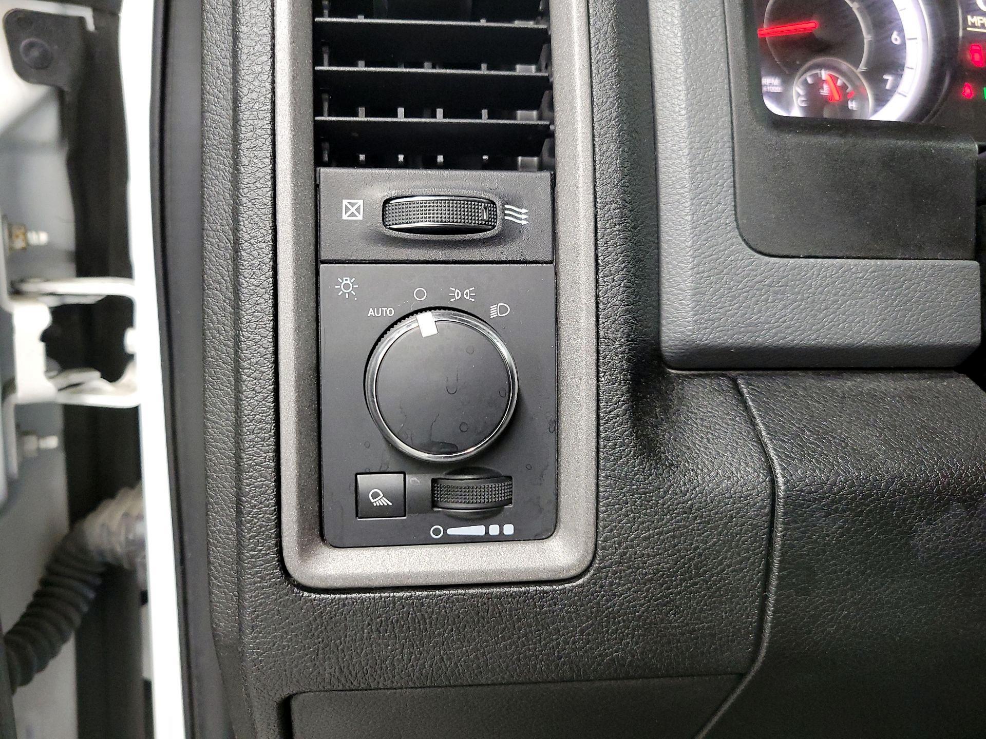 Thumbnail: 2019 RAM 1500 Classic - 13